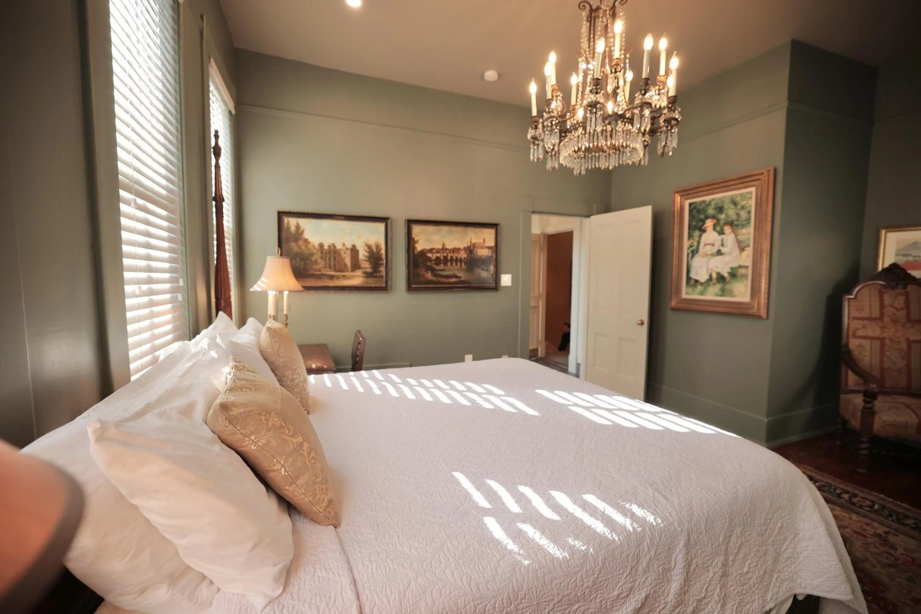 Bed in Foley House Inn