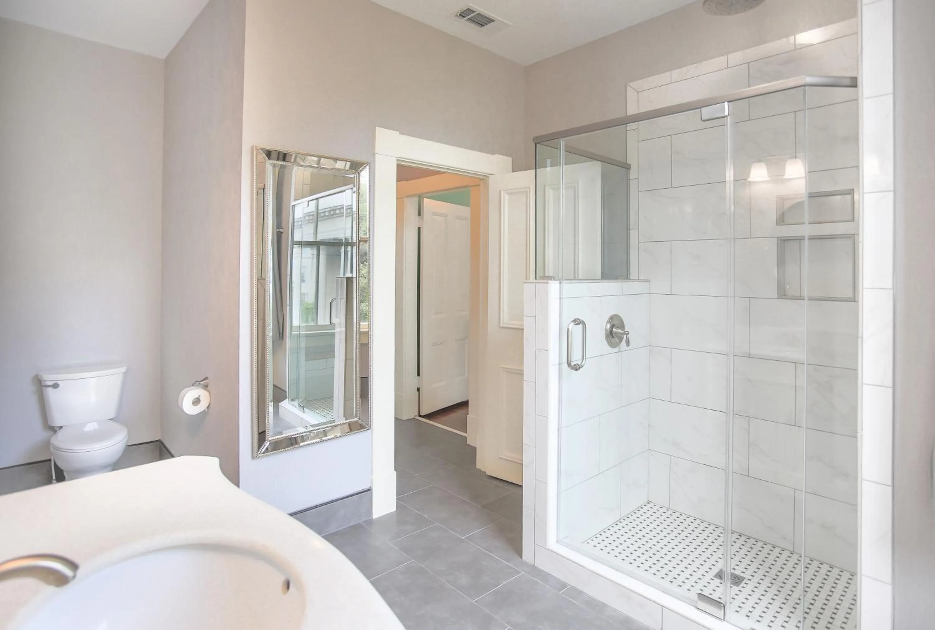 Shower in Foley House Inn