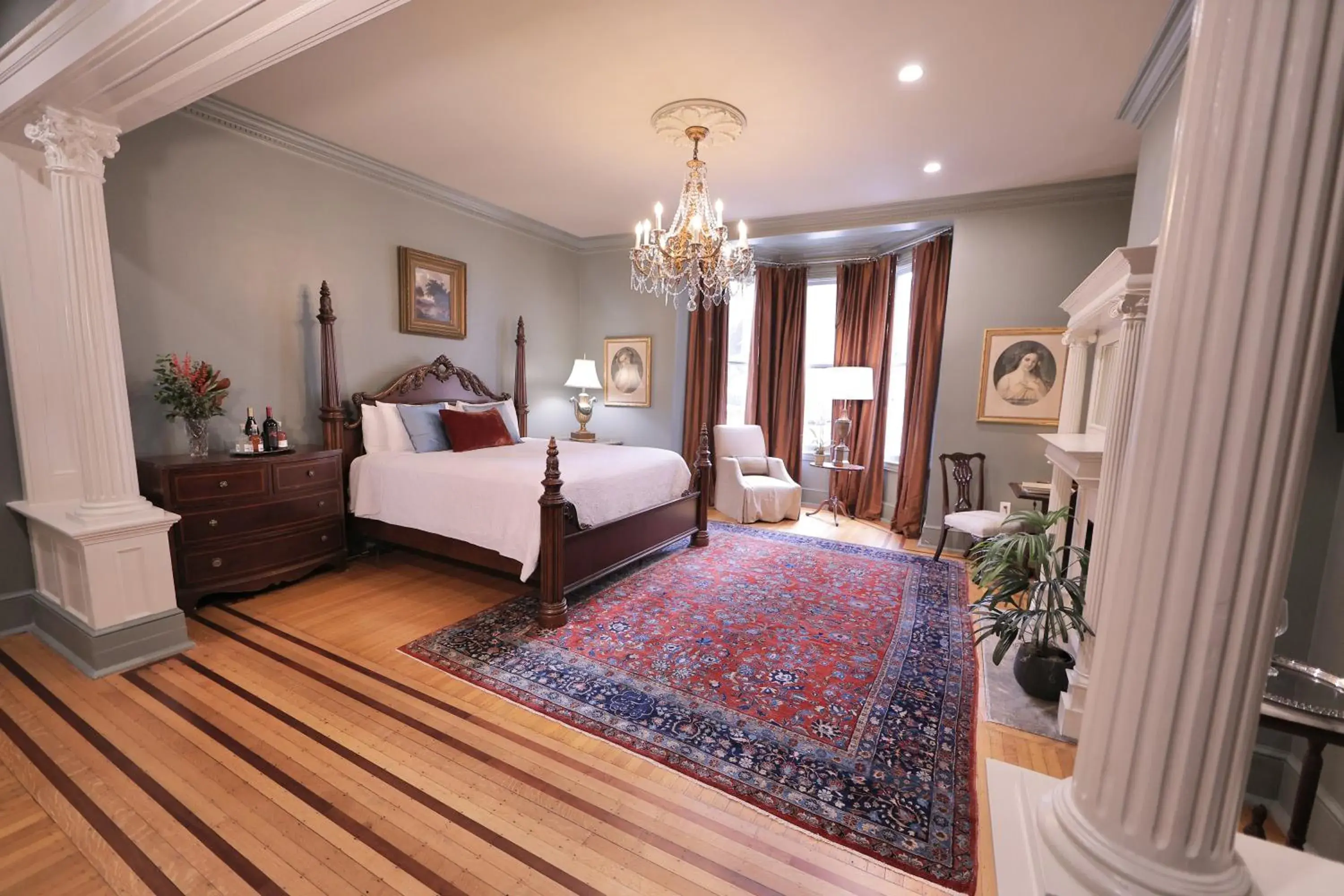 Superior King Room in Foley House Inn Superior King Room in Foley House Inn