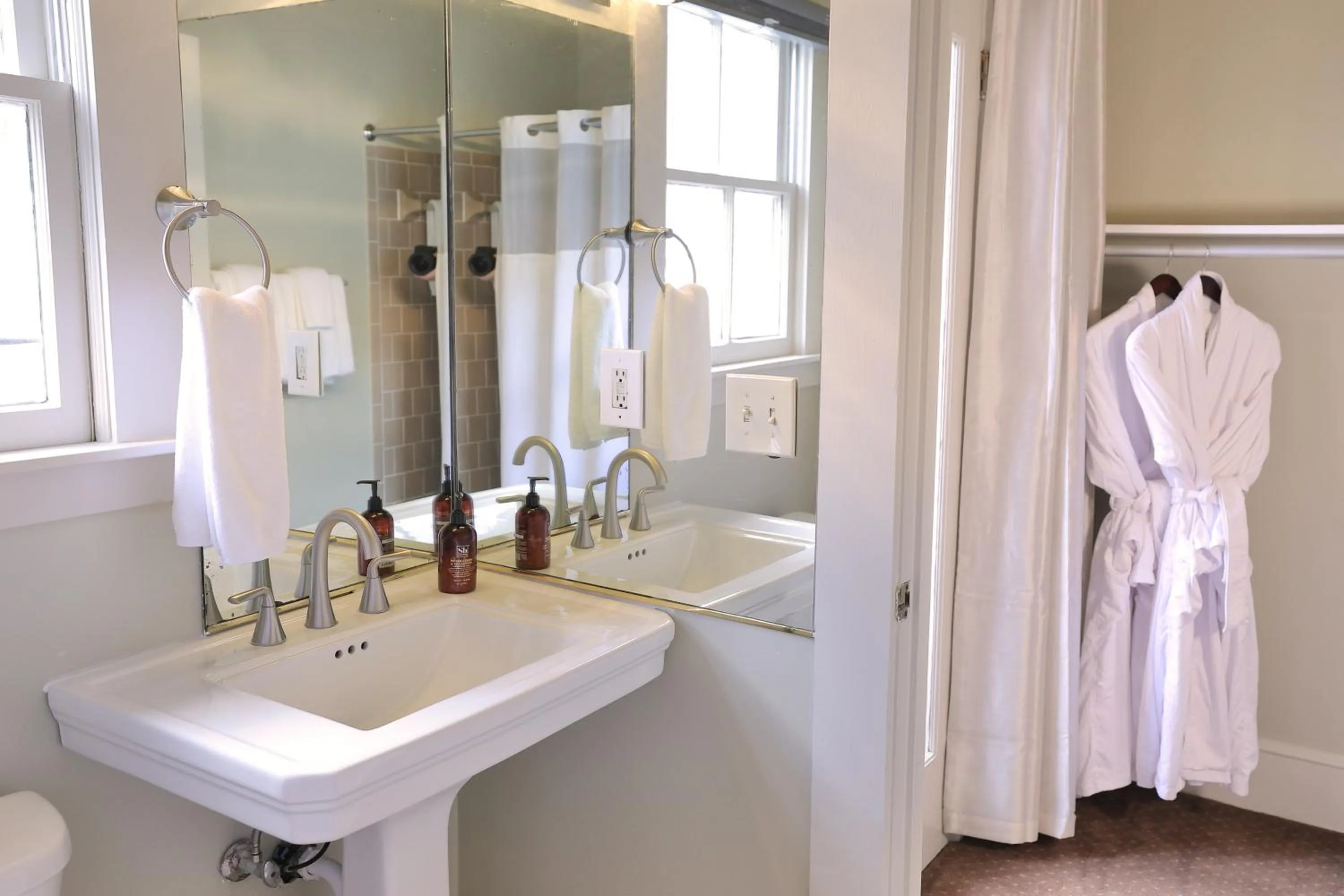 Bathroom in Foley House Inn