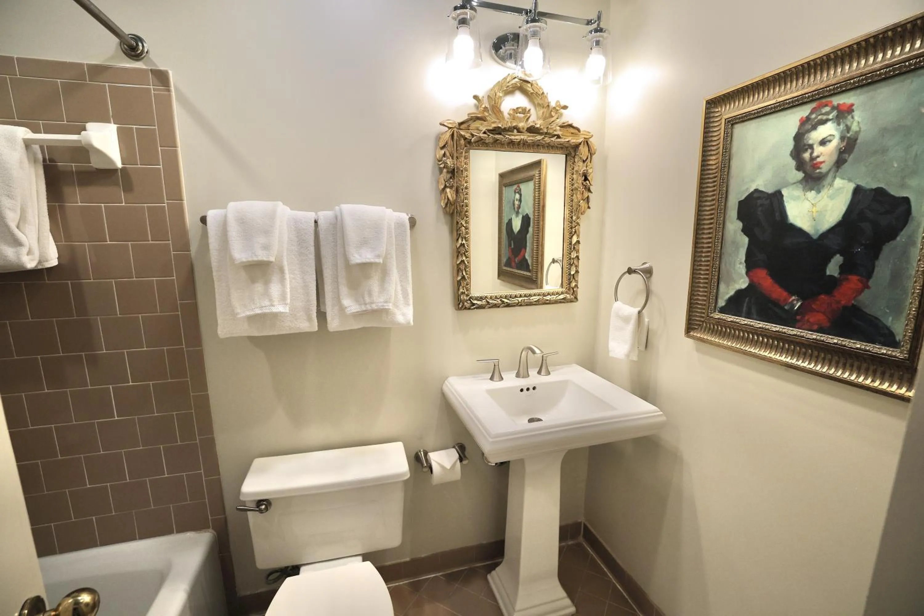 Toilet in Foley House Inn