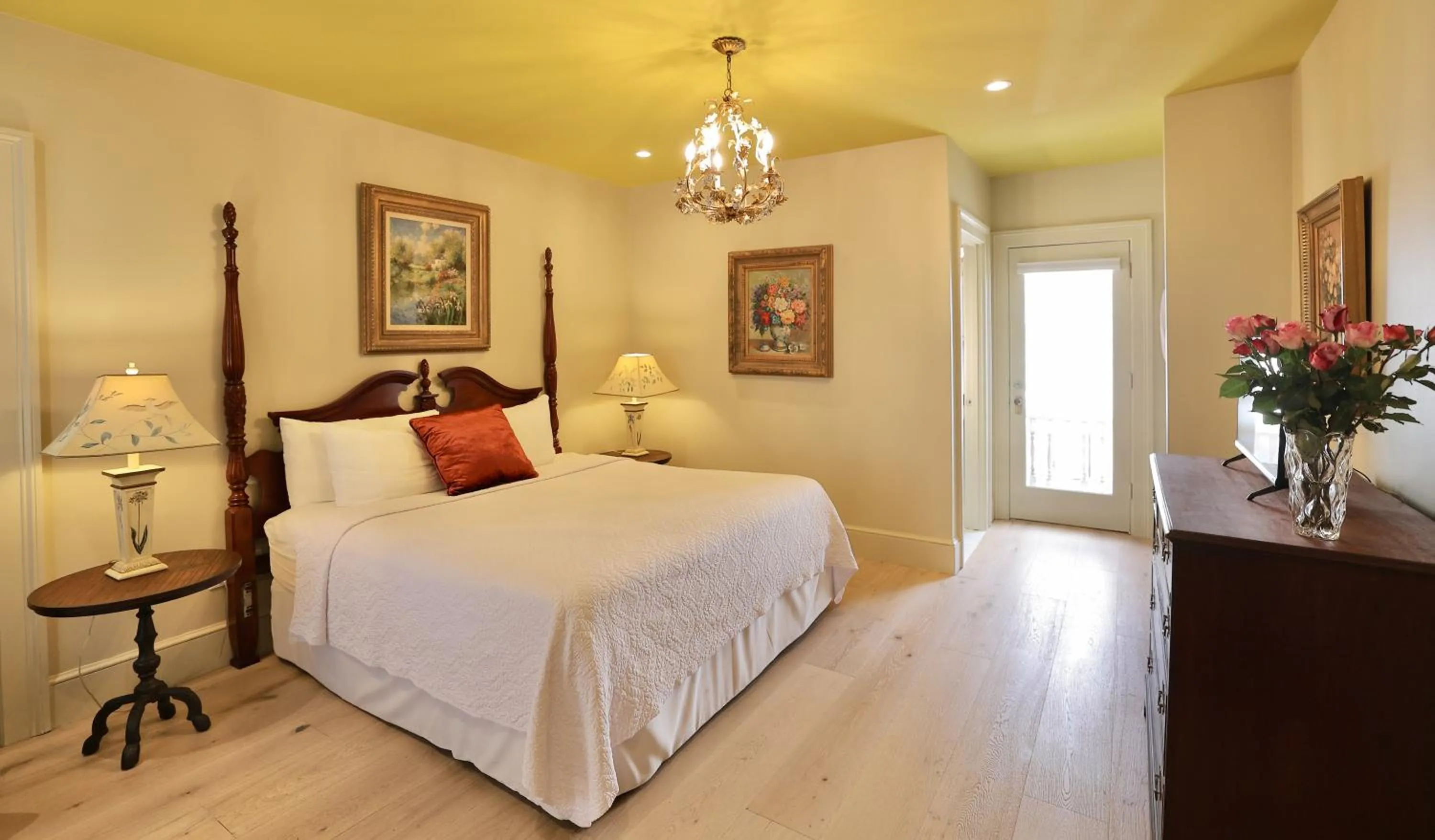 Bedroom, Bed in Foley House Inn