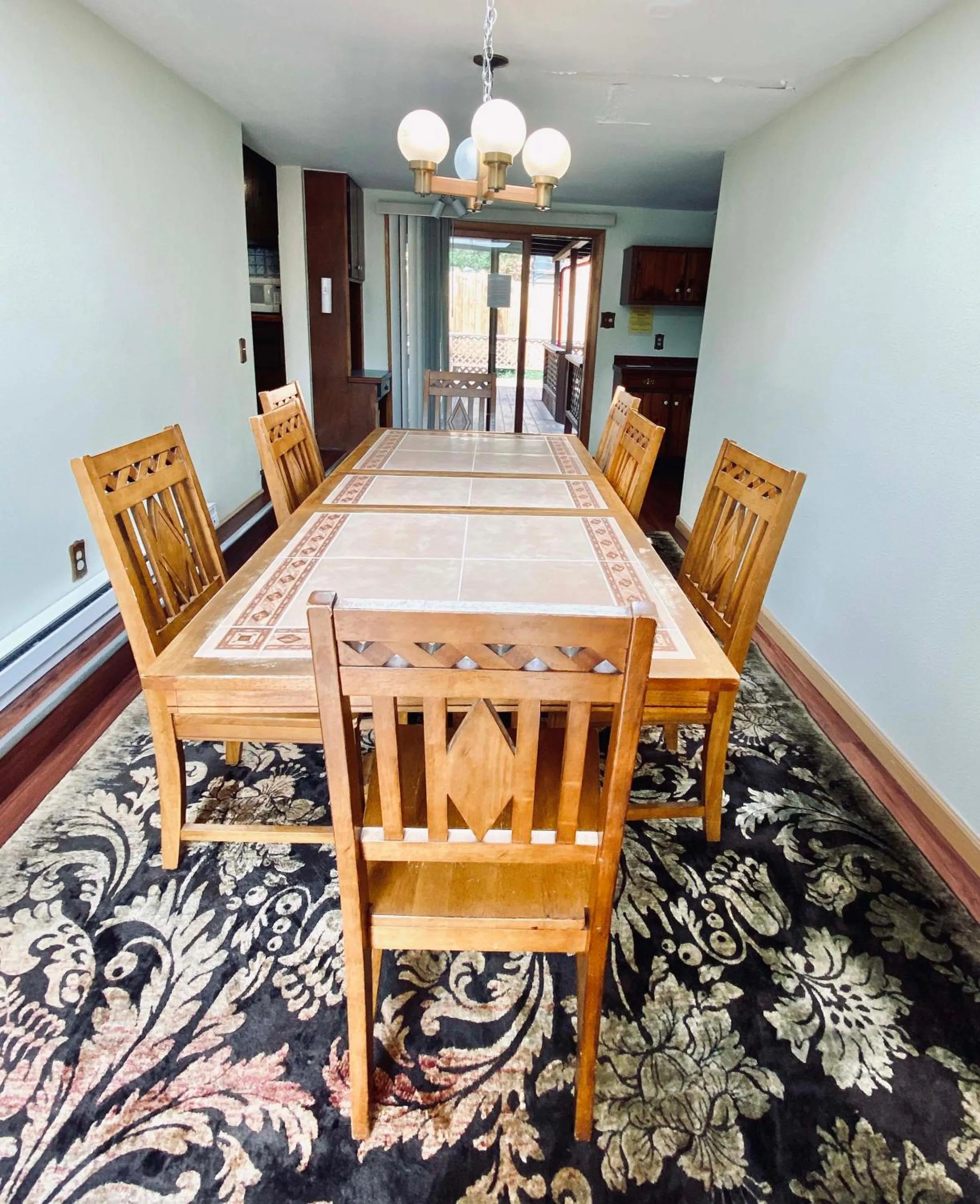 Dining area in Foot of the Mountain Motel