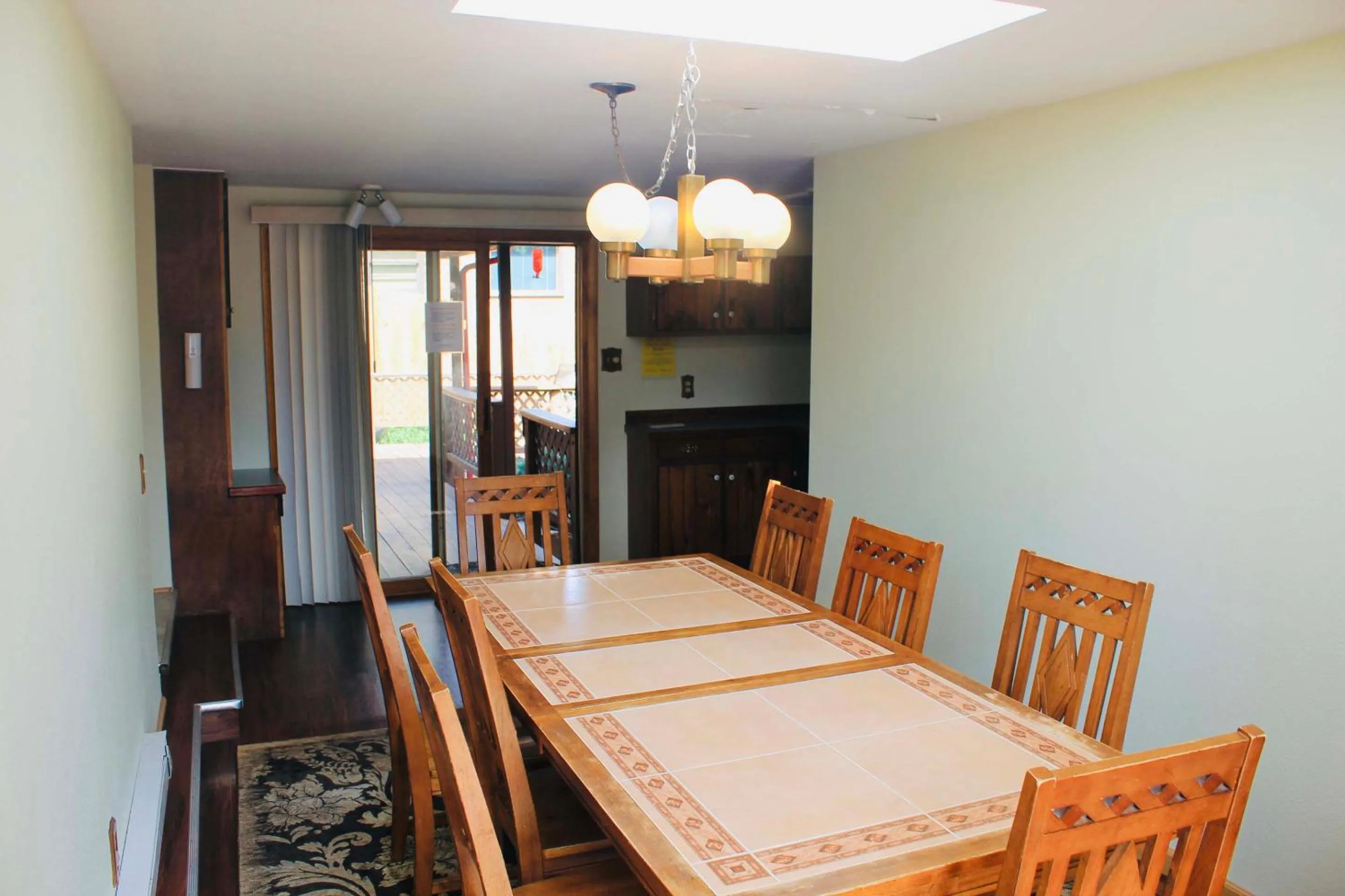 Dining area in Foot of the Mountain Motel