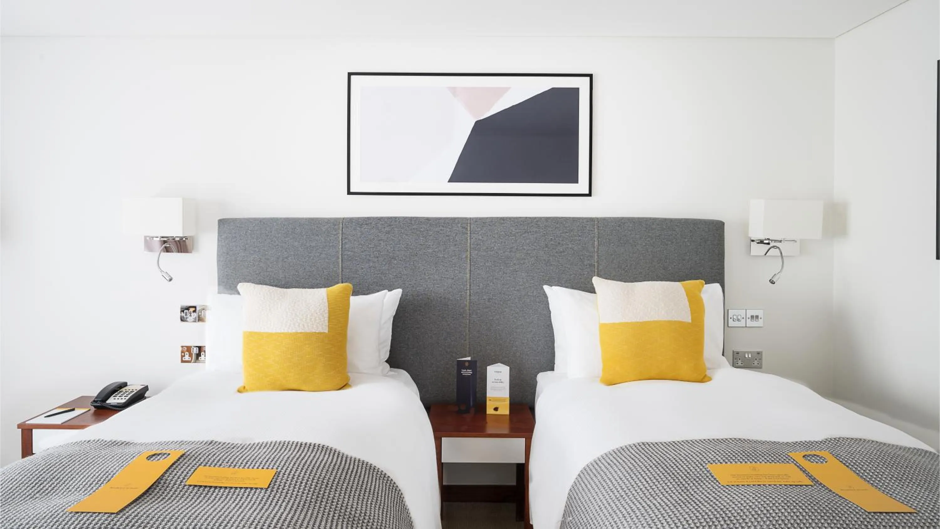 Bedroom, Bed in voco Reading