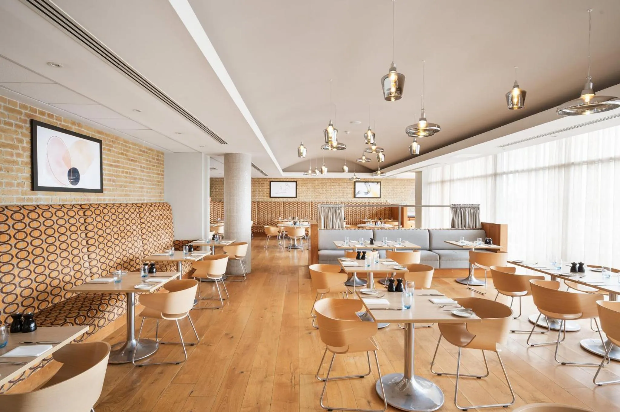 Restaurant/places to eat in voco Reading