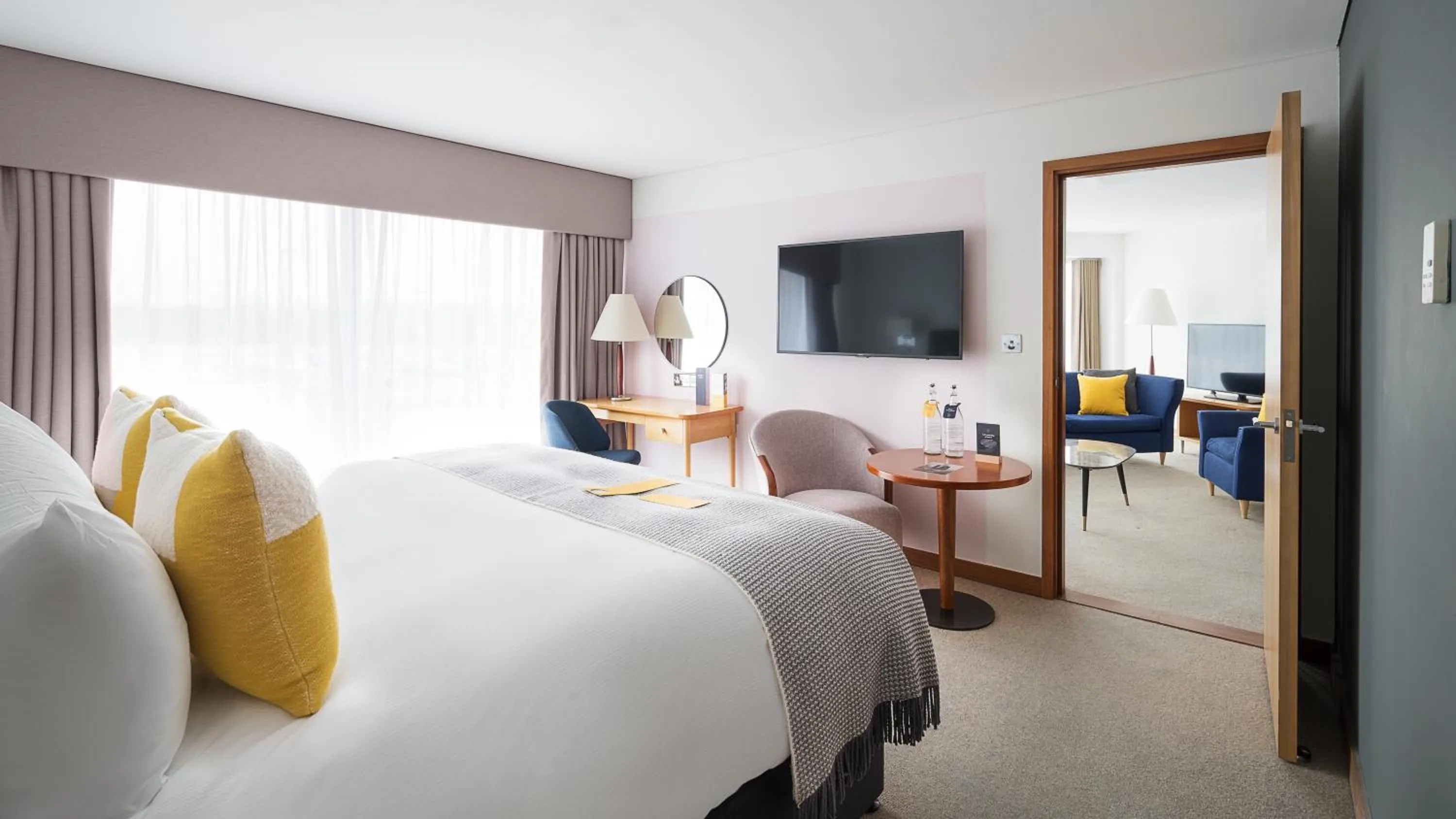 Bedroom, Bed in voco Reading