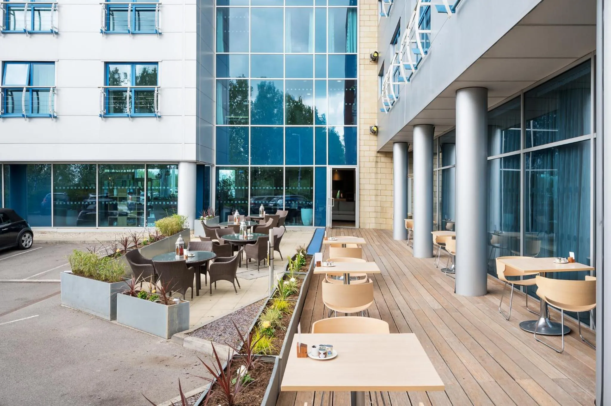 Restaurant/places to eat in voco Reading