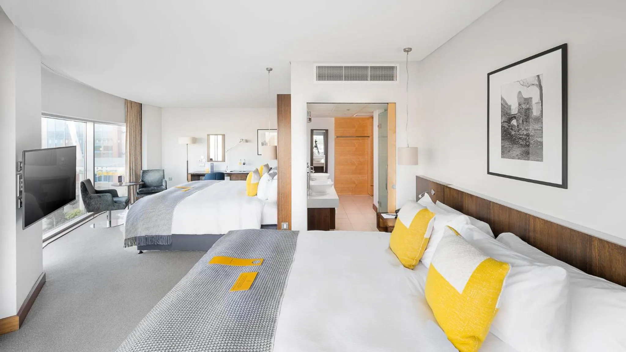 Photo of the whole room, Bed in voco Reading