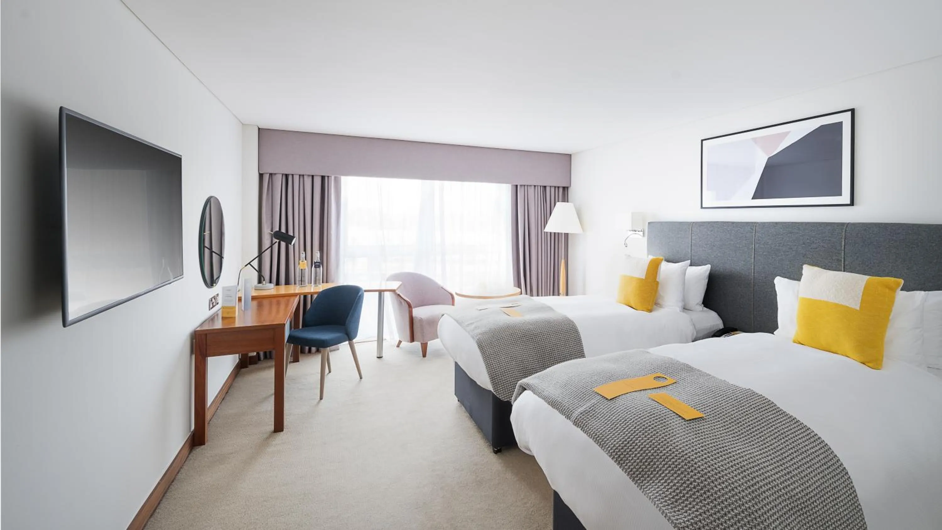 Bedroom, Bed in voco Reading