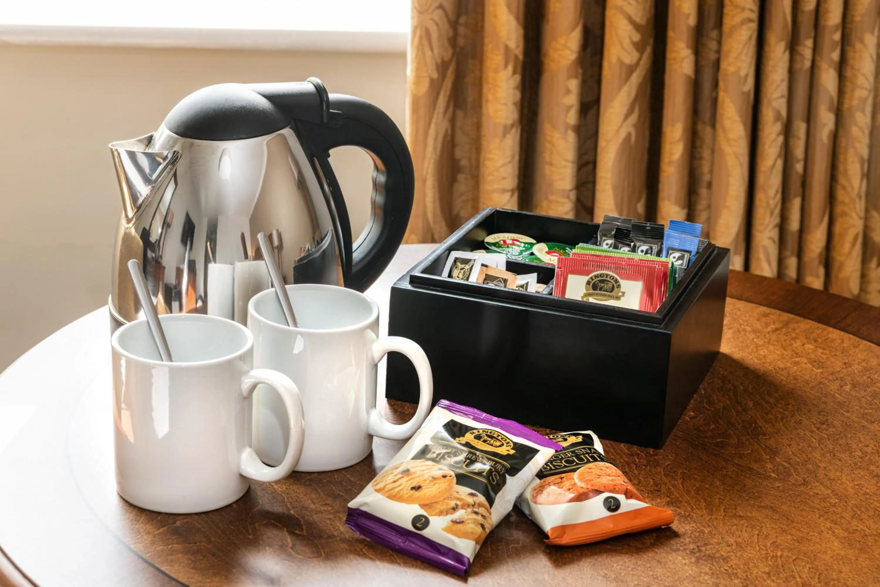 Coffee/tea facilities in Mercure Manchester Norton Grange Hotel & Spa