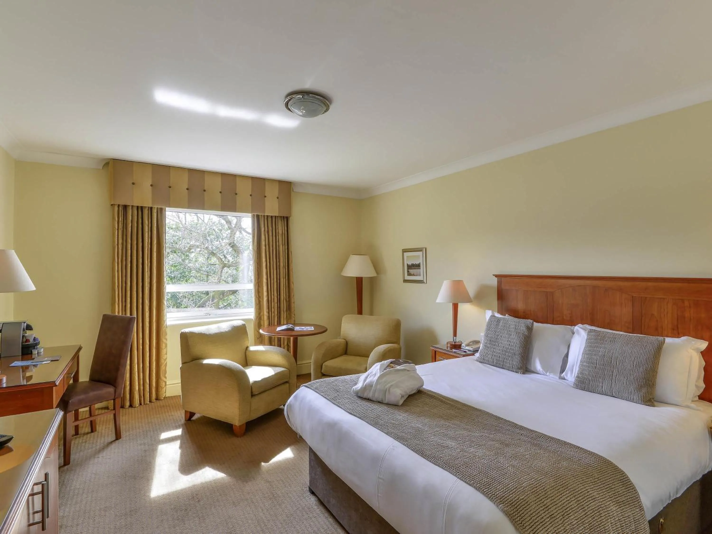 Bedroom, Bed in Mercure Manchester Norton Grange Hotel & Spa