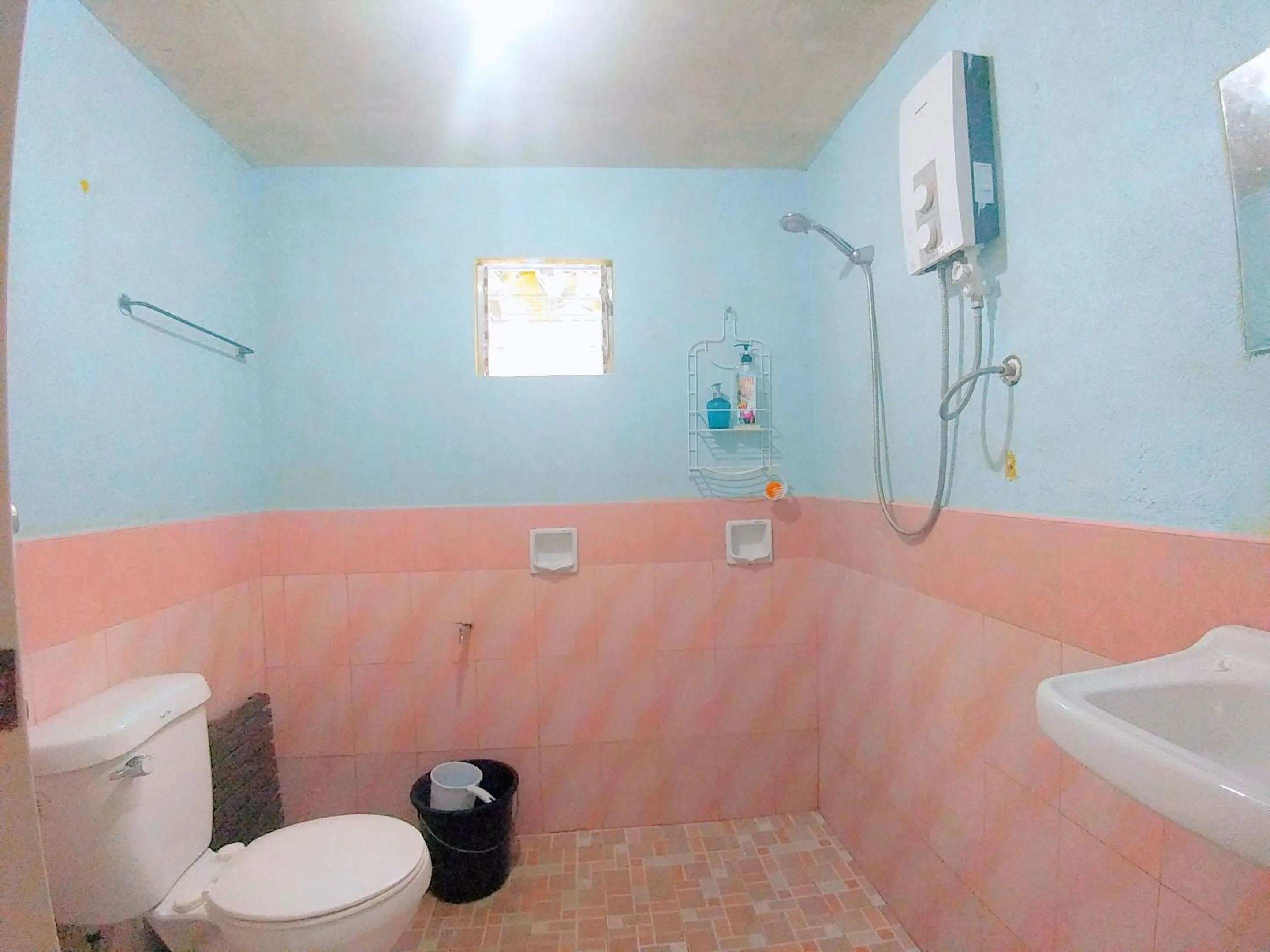 Toilet in Stay N Save B&B