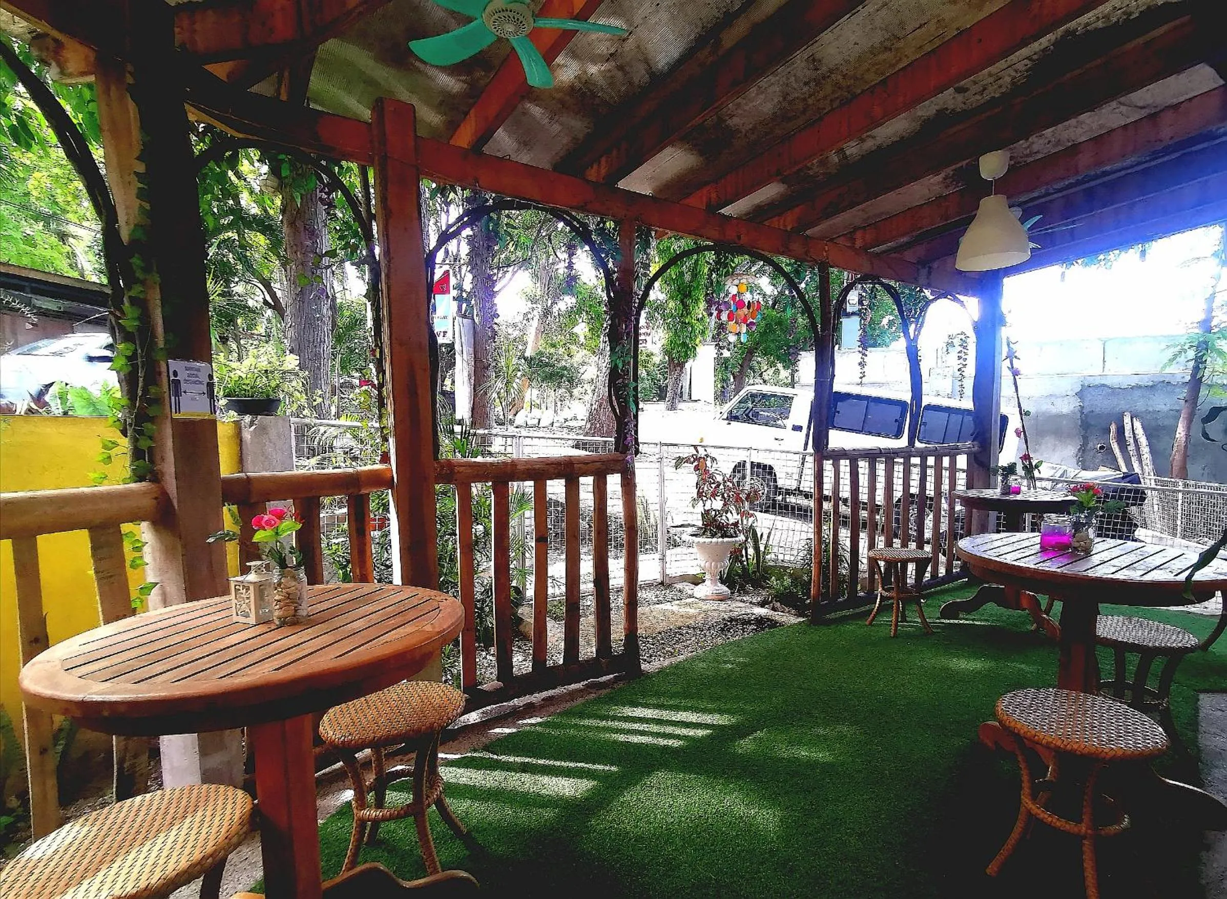 Restaurant/places to eat in Stay N Save B&B