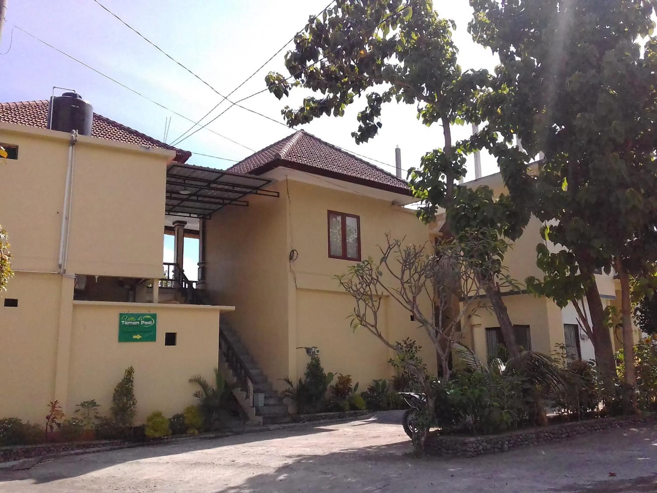 Facade/entrance in Taman Padi Villa