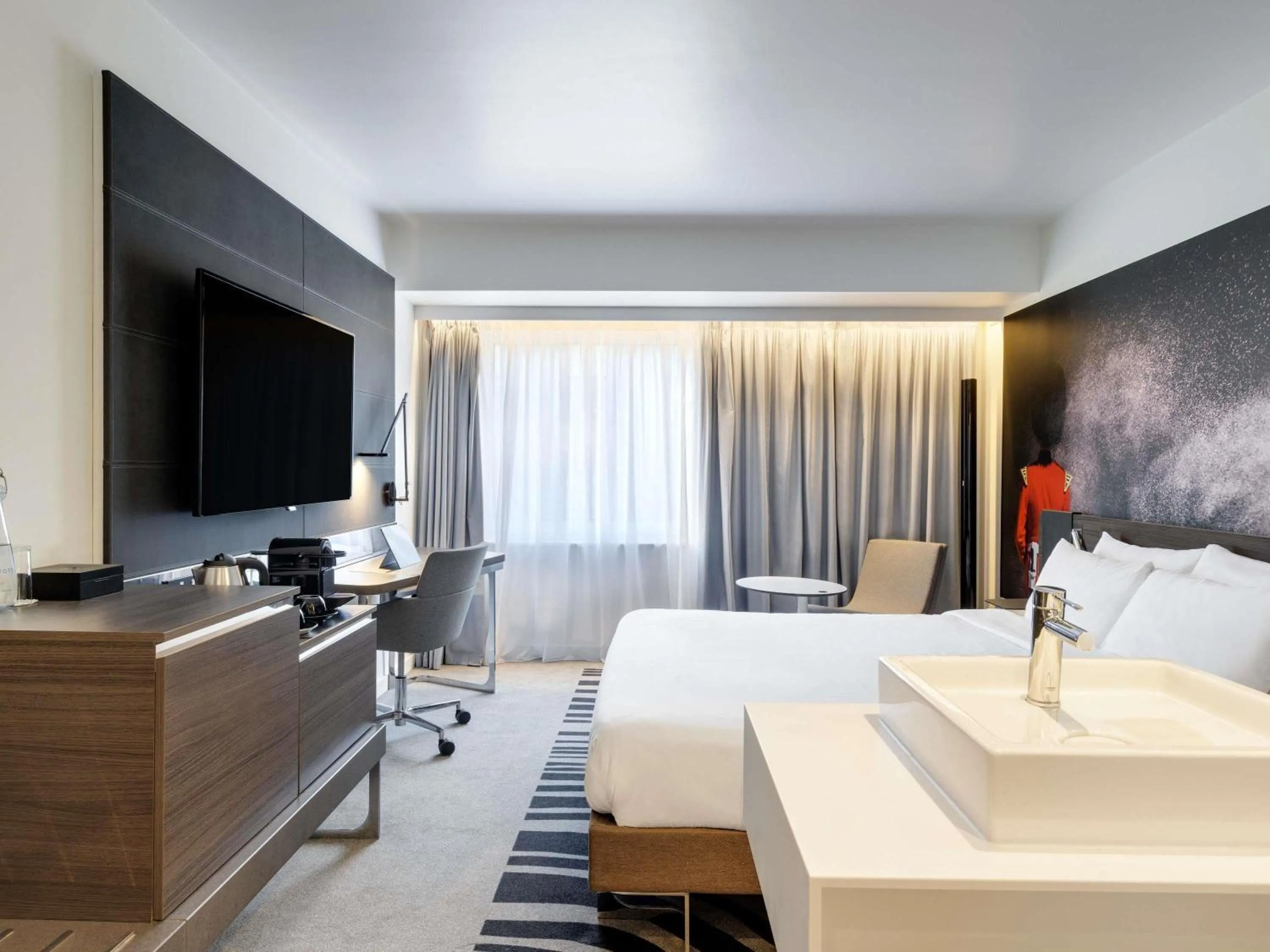 Bedroom in Novotel London Tower Bridge