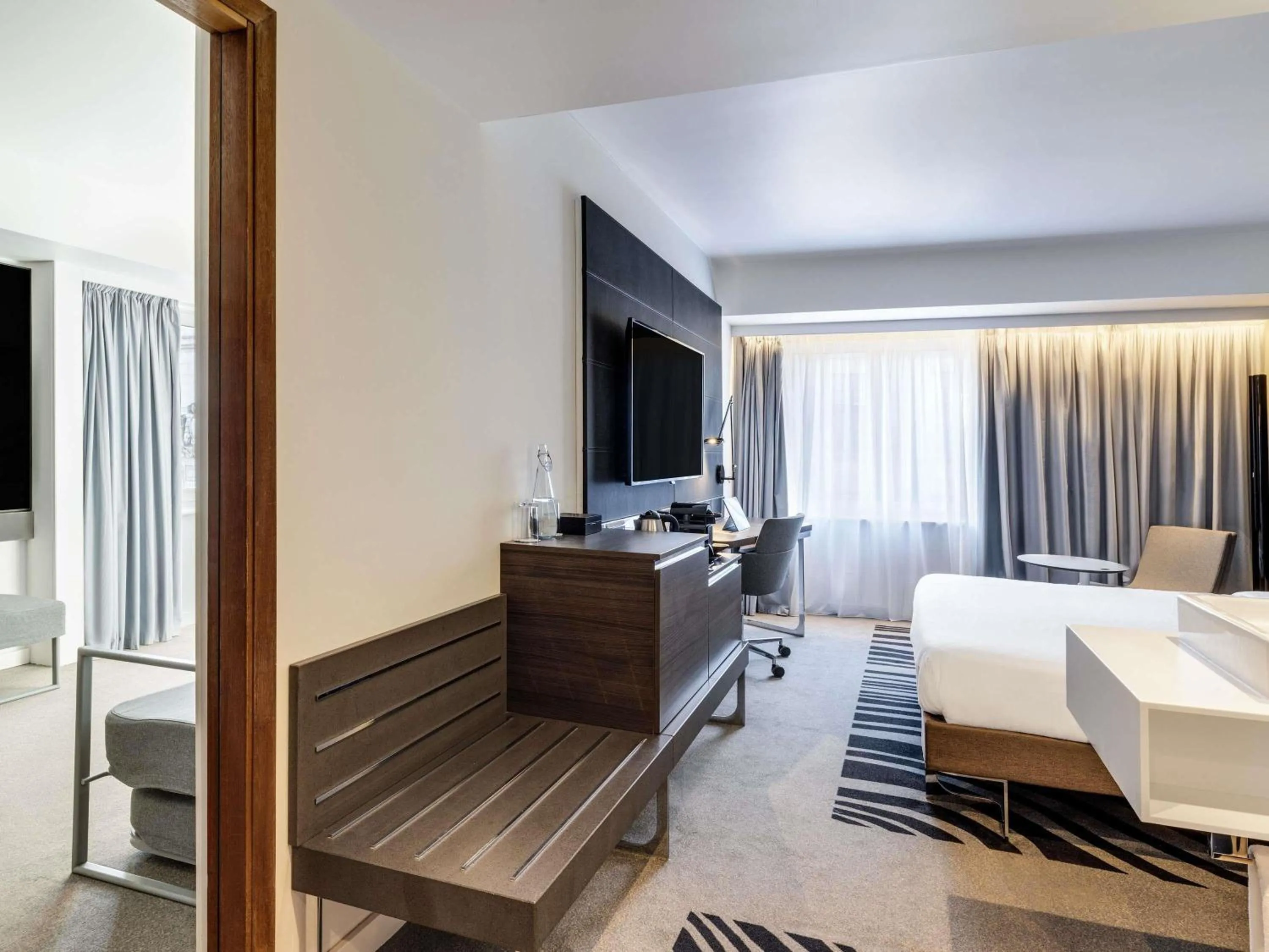 Bedroom, Bed in Novotel London Tower Bridge