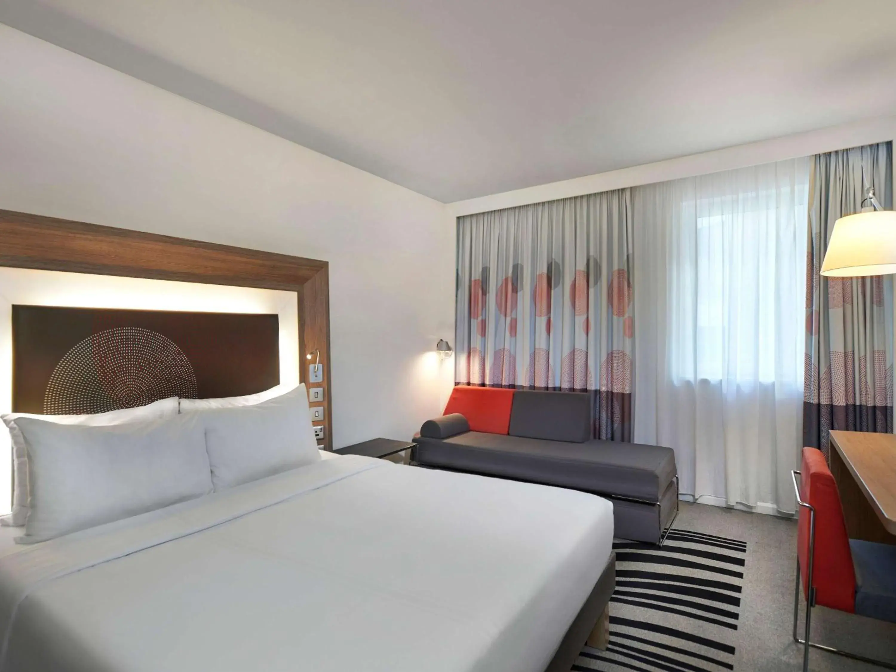 Superior Queen Room with Sofa Bed in Novotel London Tower Bridge Superior Queen Room with Sofa Bed in Novotel London Tower Bridge