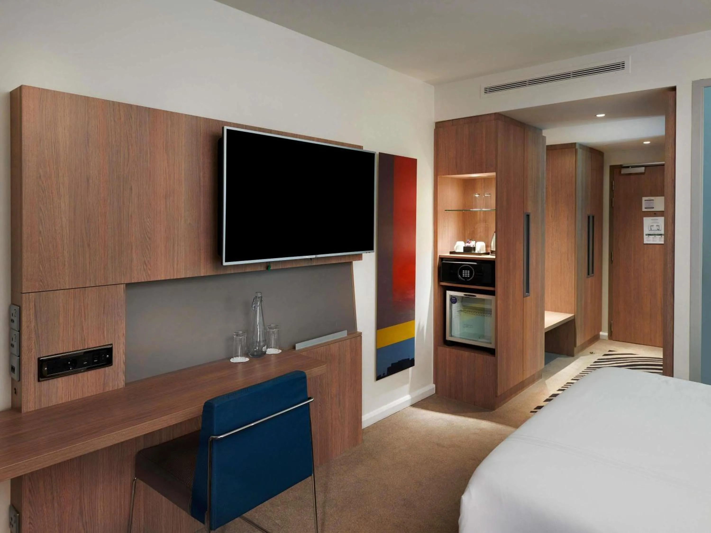 Bedroom, Bed in Novotel London Tower Bridge