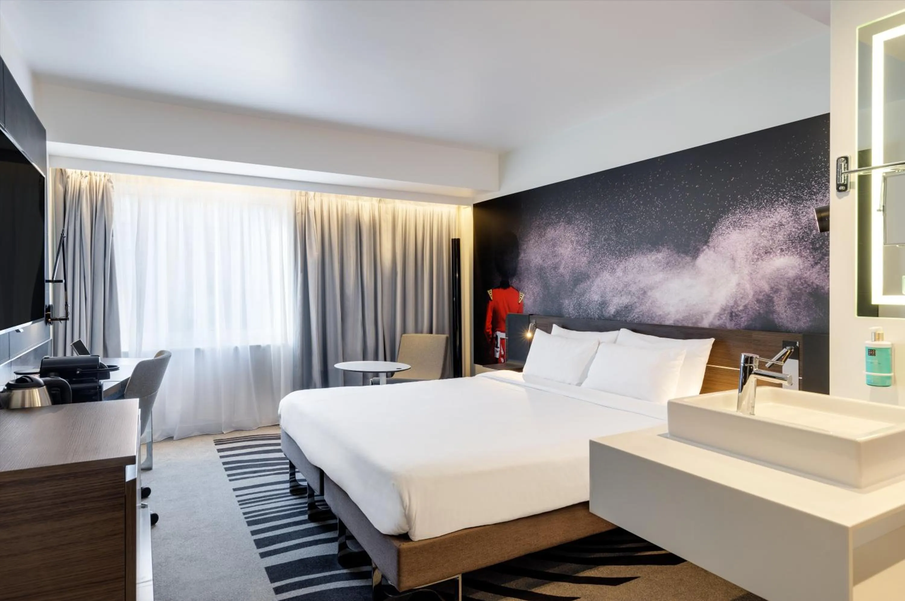 Bedroom, Bed in Novotel London Tower Bridge