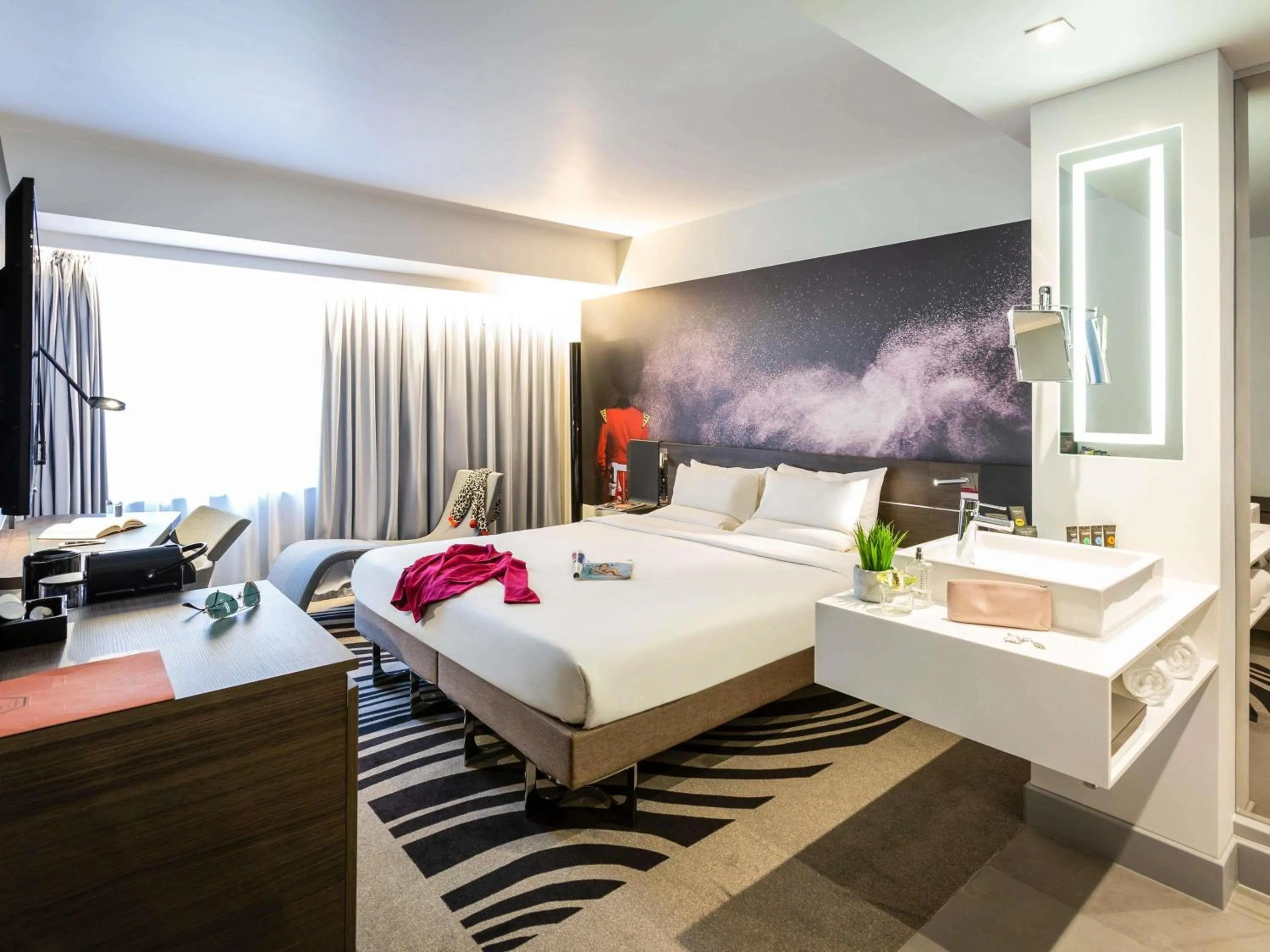 Bedroom, Bed in Novotel London Tower Bridge