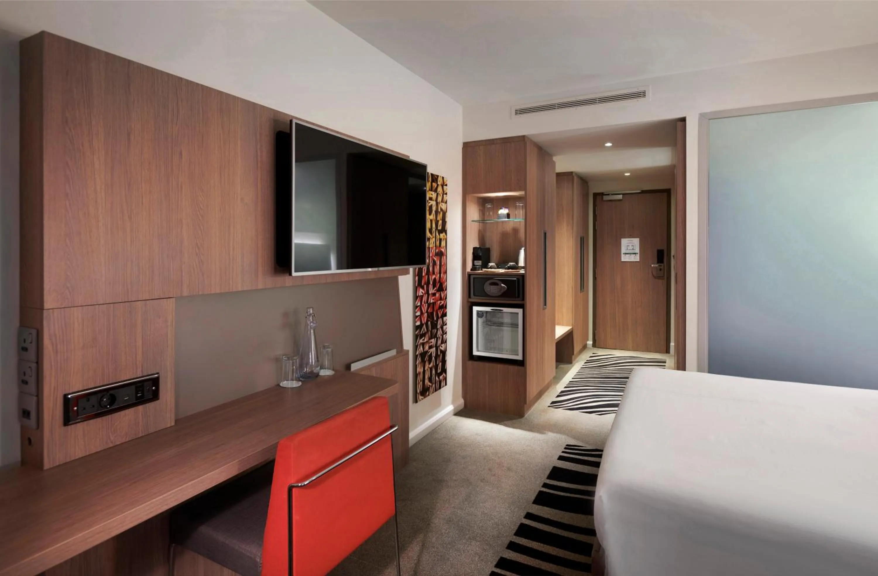 TV and multimedia, Bed in Novotel London Tower Bridge