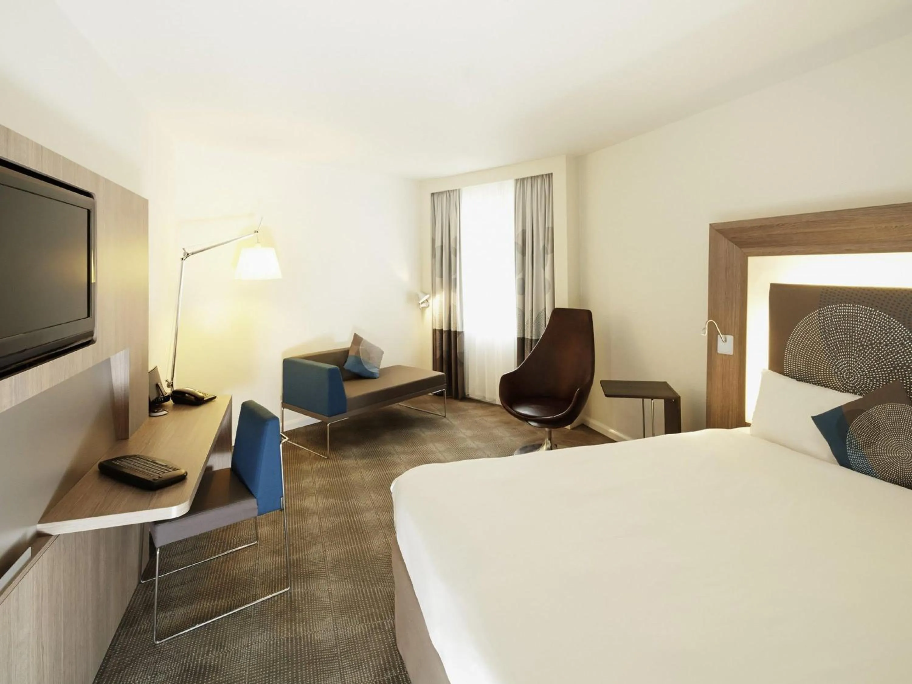 Bedroom, Bed in Novotel London Tower Bridge