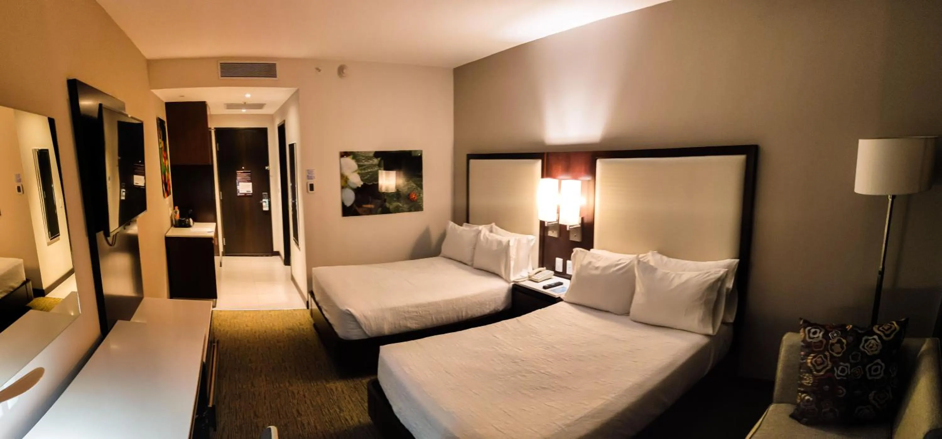 Photo of the whole room, Bed in Hilton Garden Inn Puebla Angelopolis