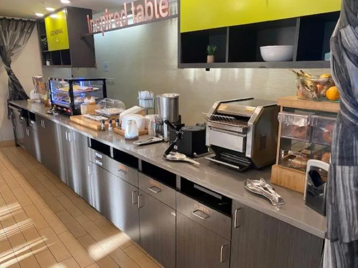Breakfast in Home2 Suites by Hilton Roanoke