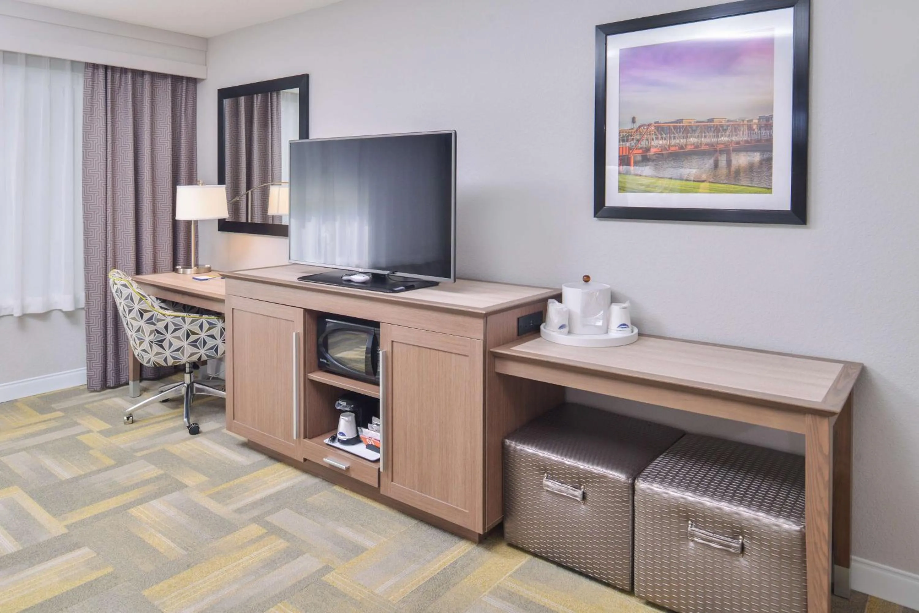 Bed in Hampton Inn and Suites Altoona-Des Moines by Hilton