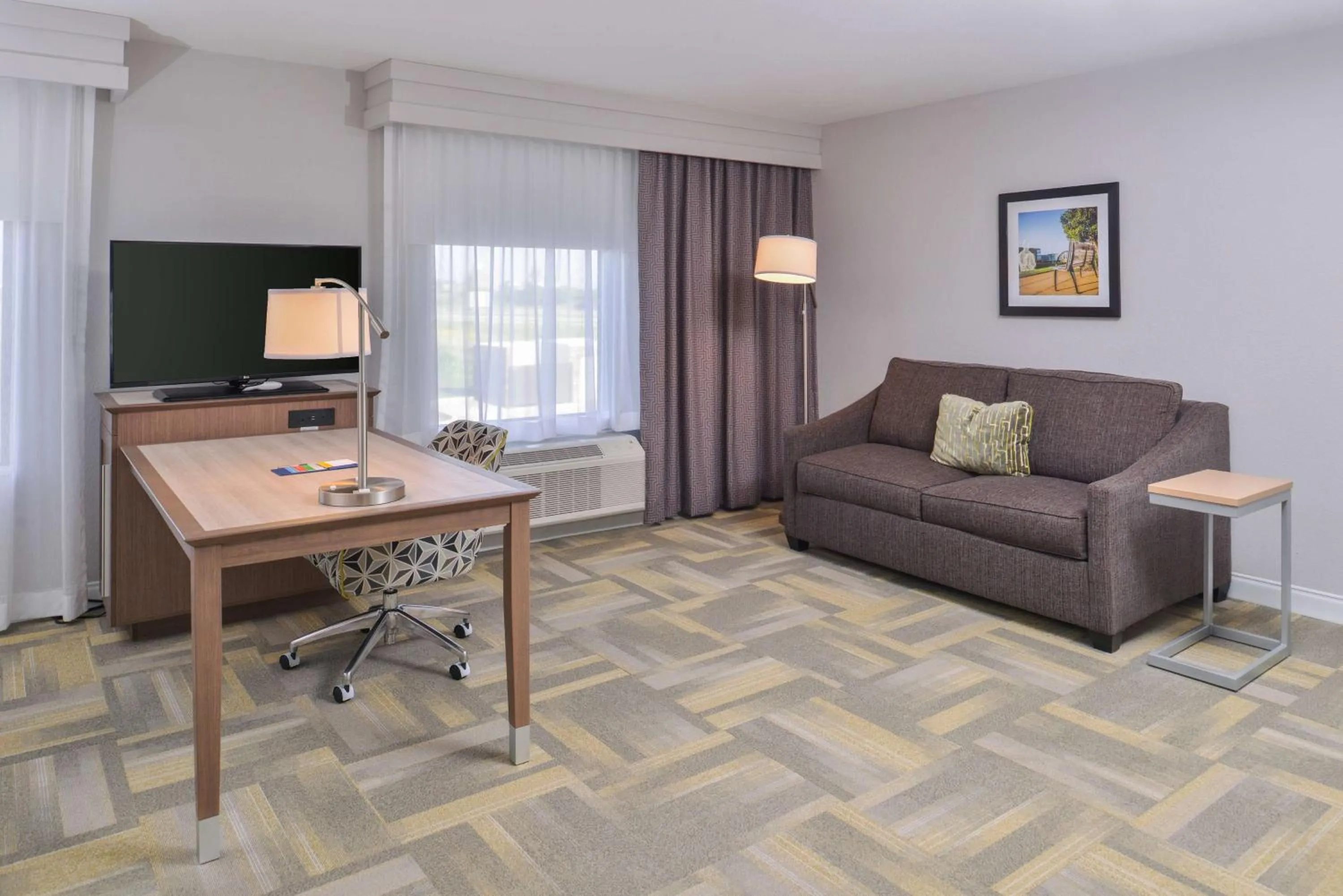 Bed in Hampton Inn and Suites Altoona-Des Moines by Hilton