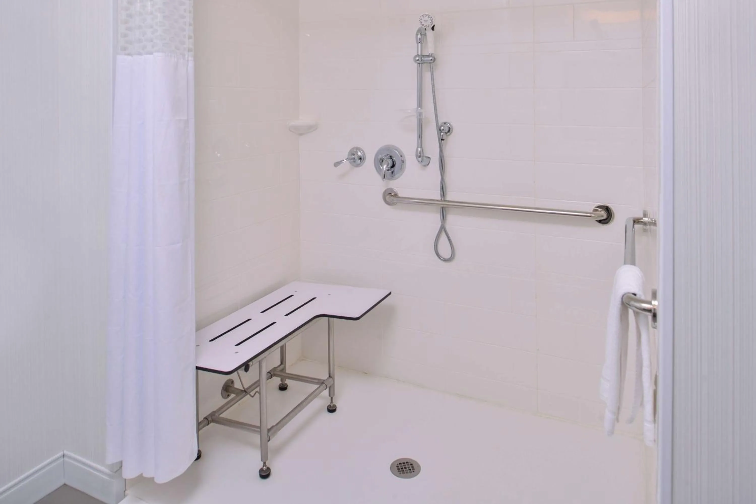 Bathroom in Hampton Inn and Suites Altoona-Des Moines by Hilton