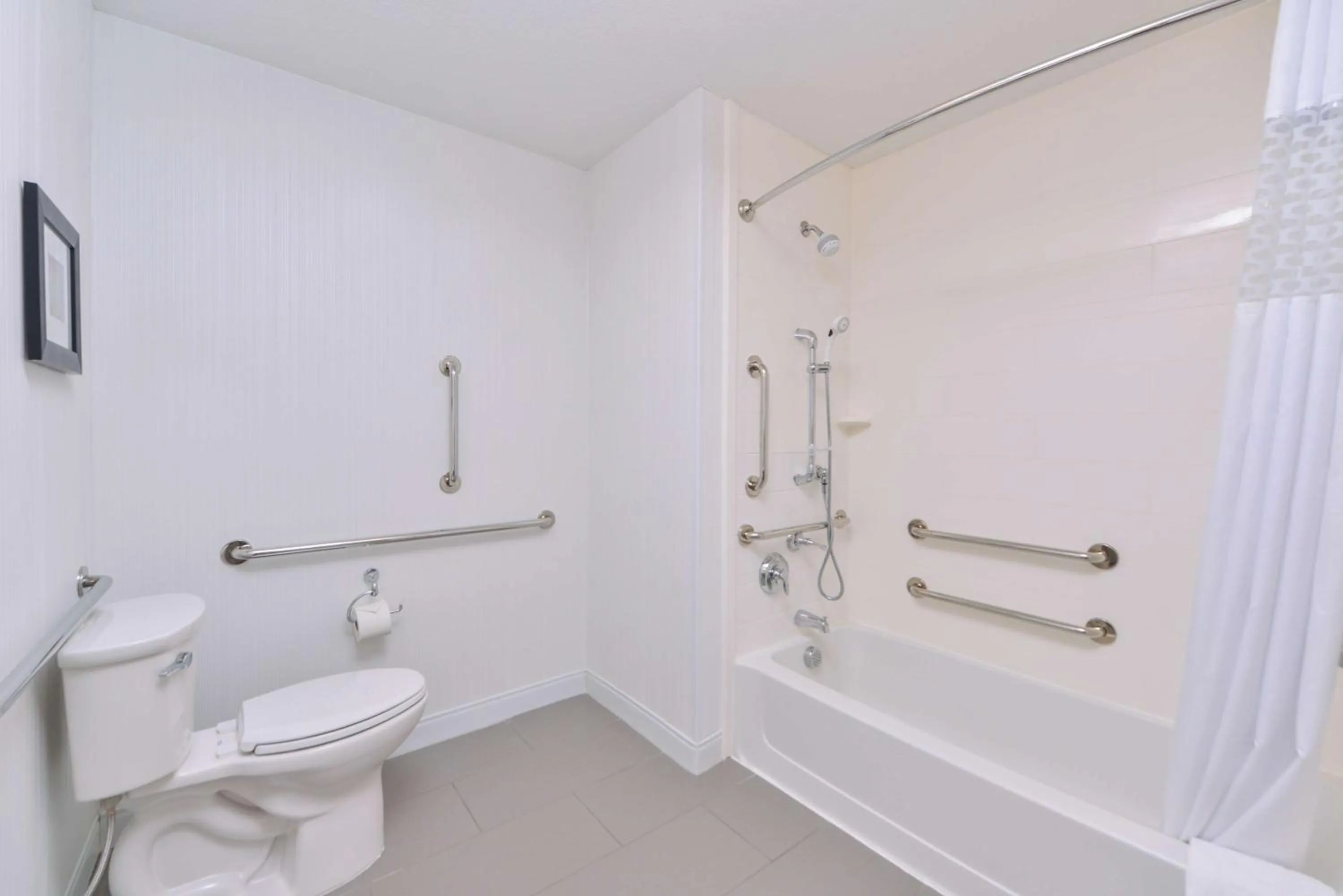 Bathroom in Hampton Inn and Suites Altoona-Des Moines by Hilton