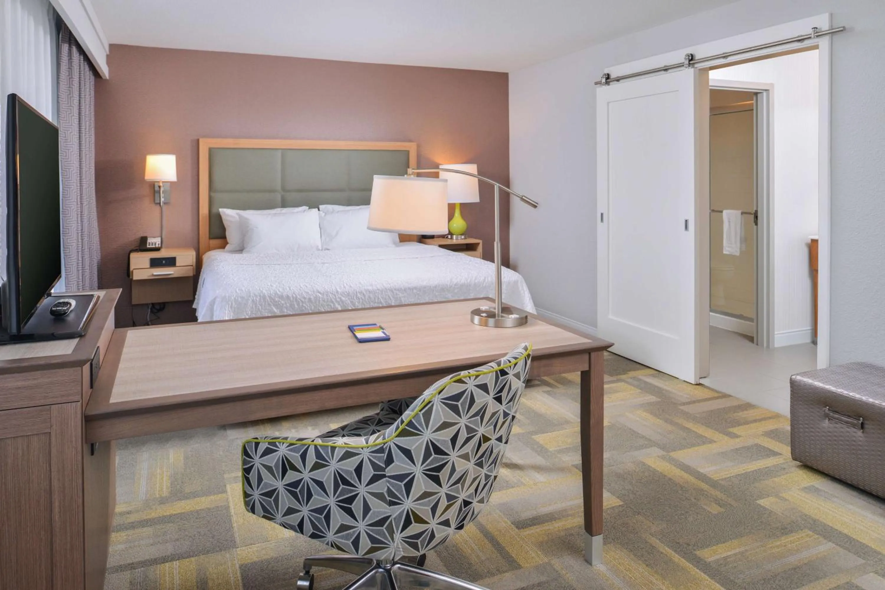 Bed in Hampton Inn and Suites Altoona-Des Moines by Hilton