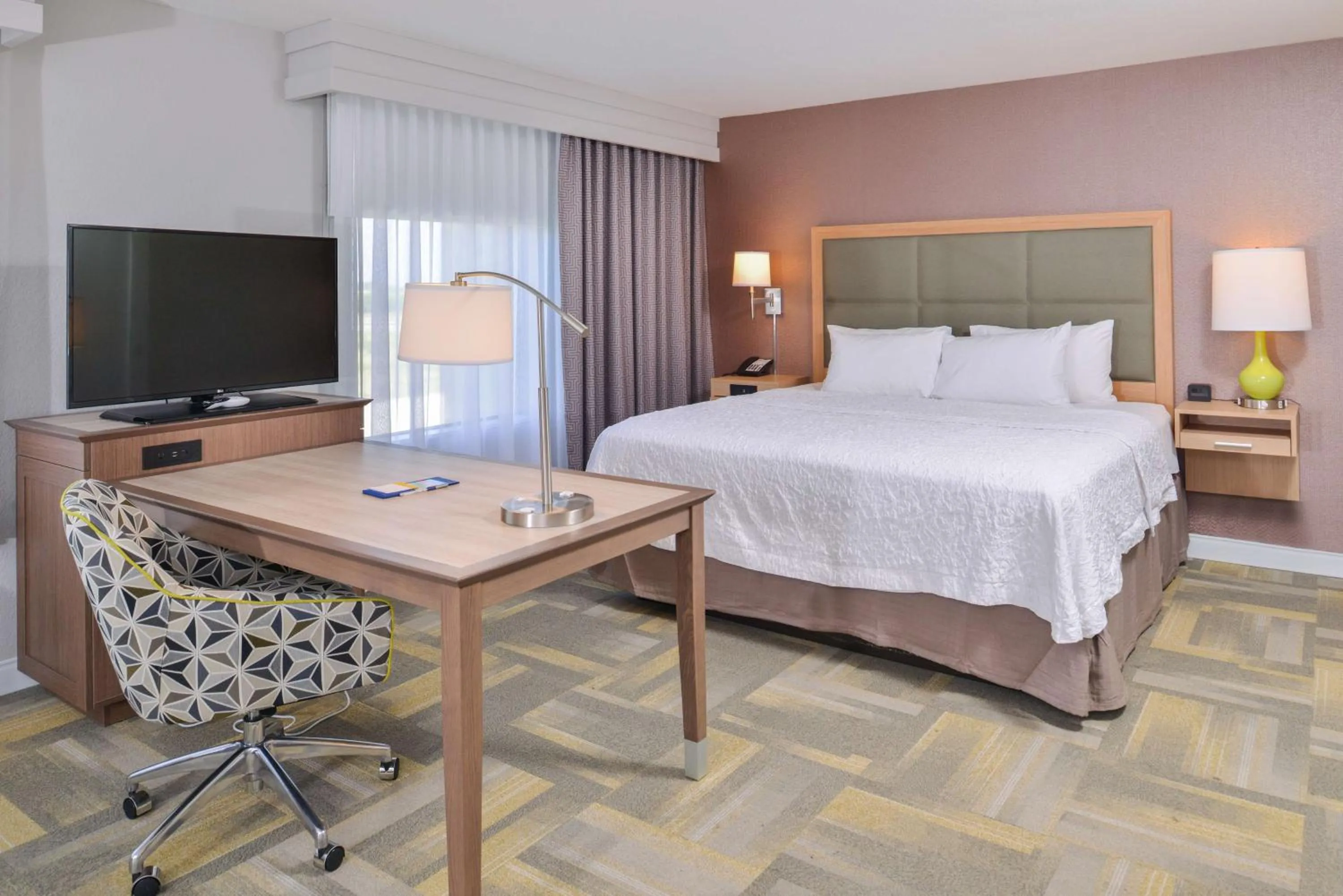 Bed in Hampton Inn and Suites Altoona-Des Moines by Hilton