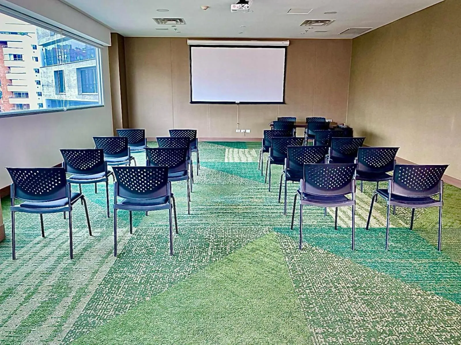 Meeting/conference room in Hampton by Hilton Medellin