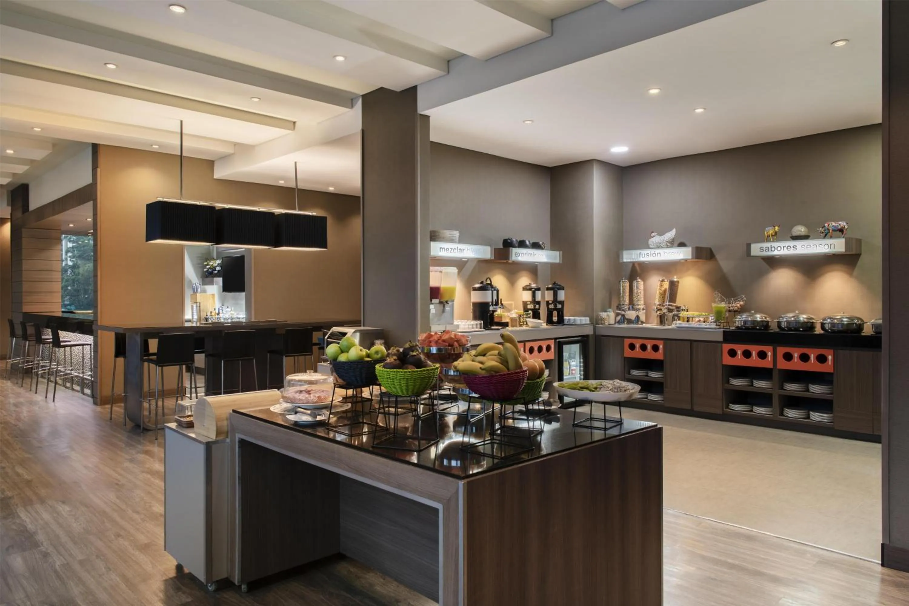 Breakfast in Hampton by Hilton Medellin