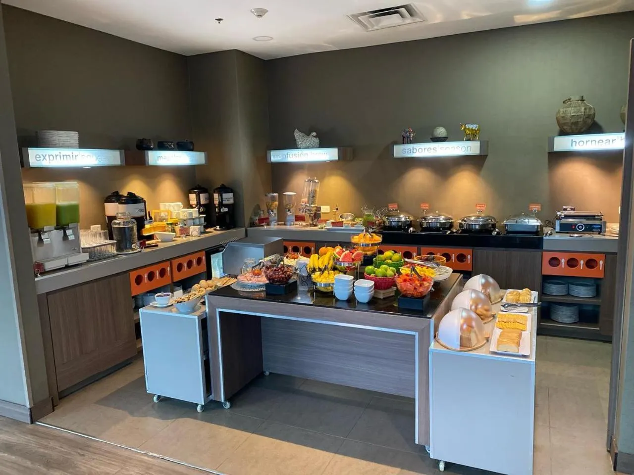 Food in Hampton by Hilton Medellin