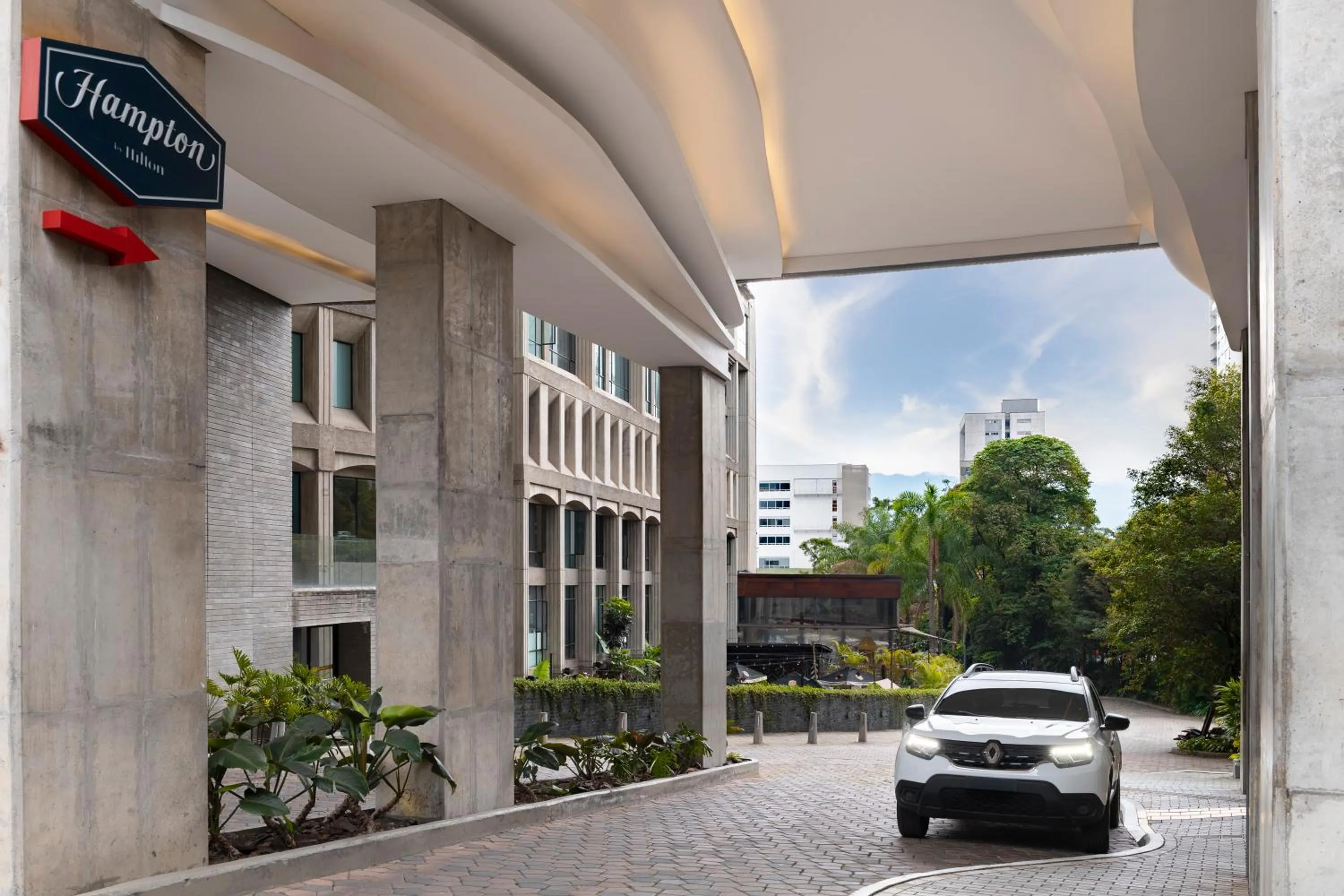 shuttle in Hampton by Hilton Medellin