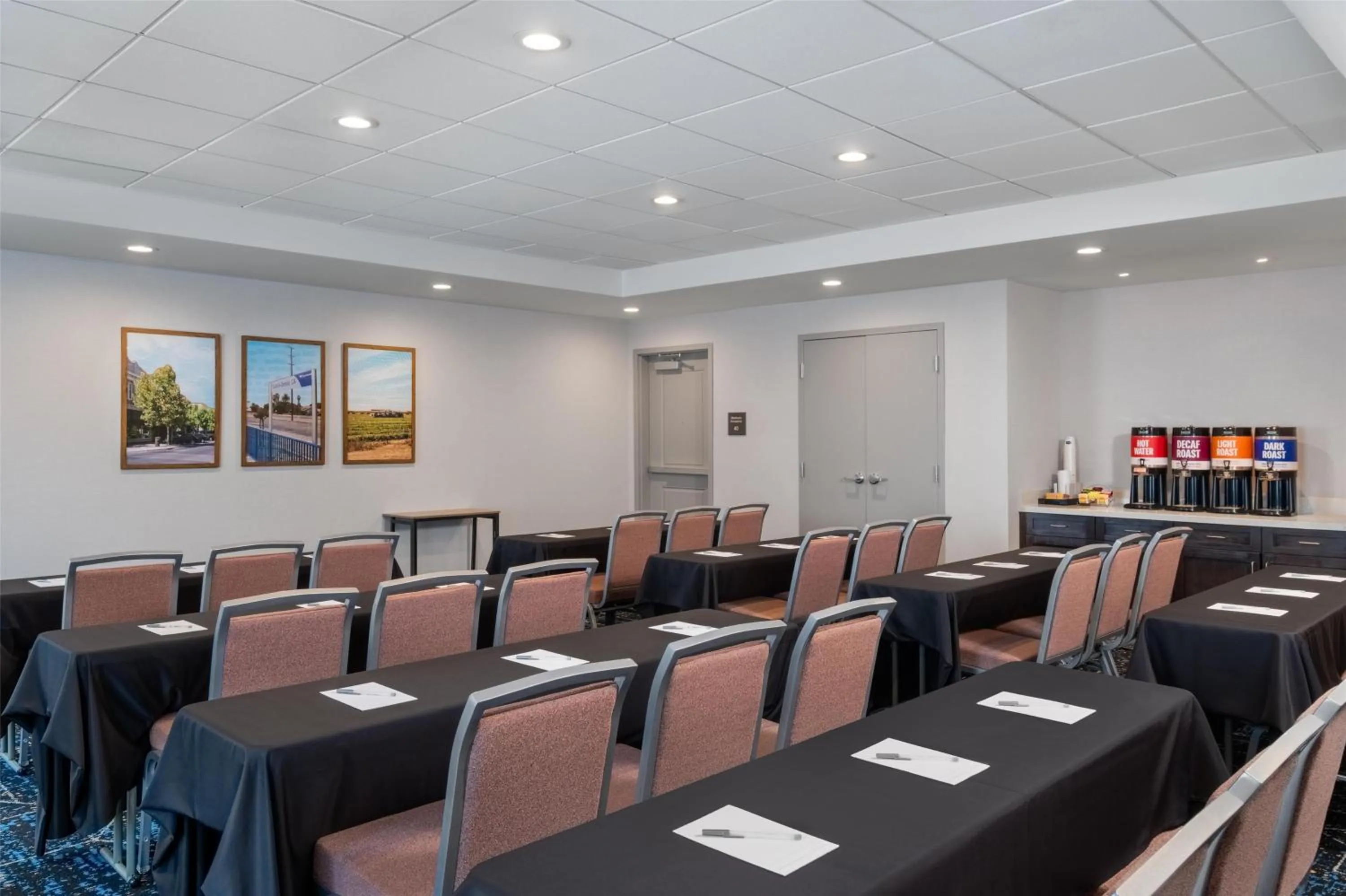 Meeting/conference room in Hampton Inn by Hilton Turlock