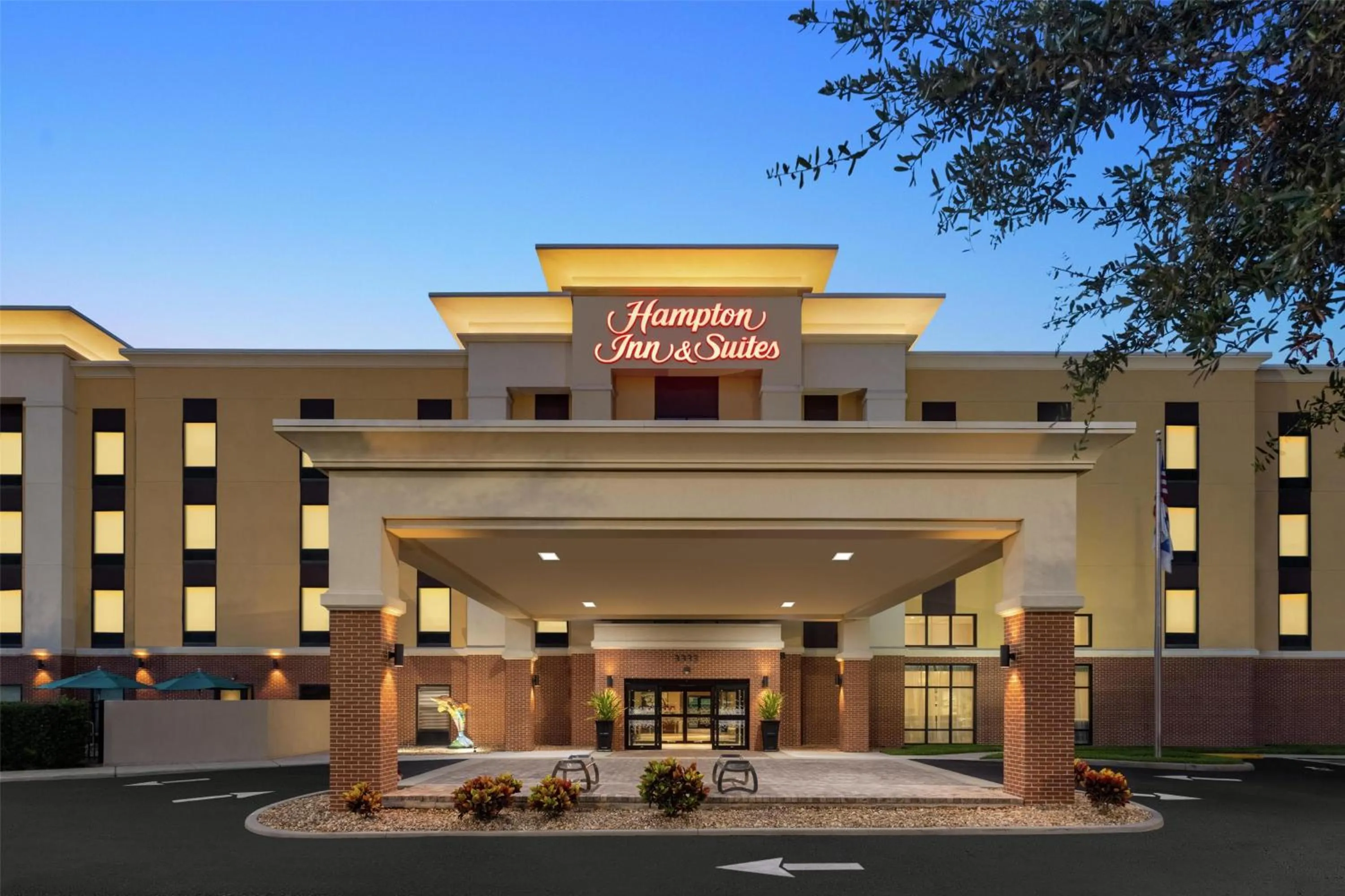 Property building in Hampton Inn & Suites by Hilton Tampa Busch Gardens Area
