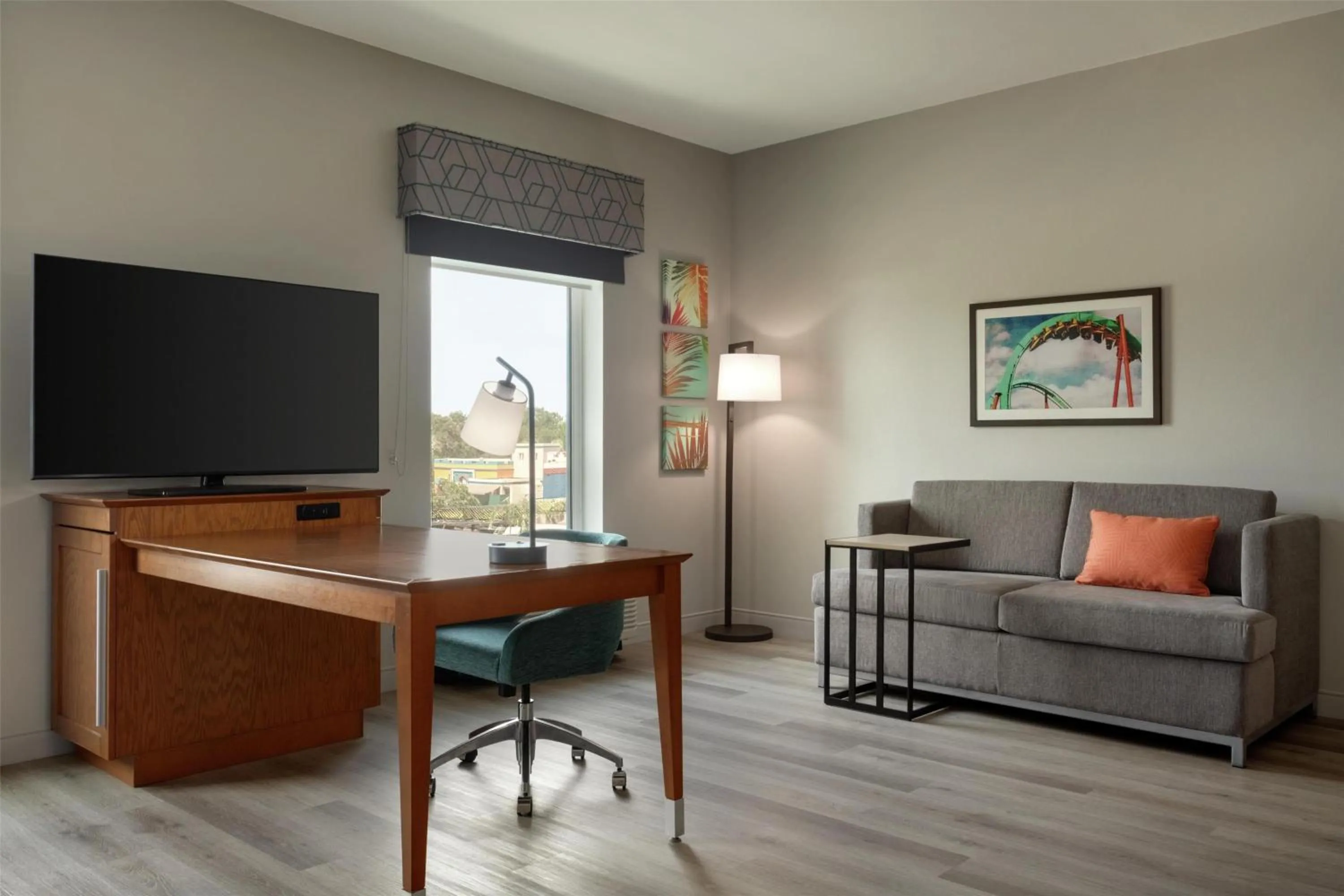 Bedroom in Hampton Inn & Suites by Hilton Tampa Busch Gardens Area