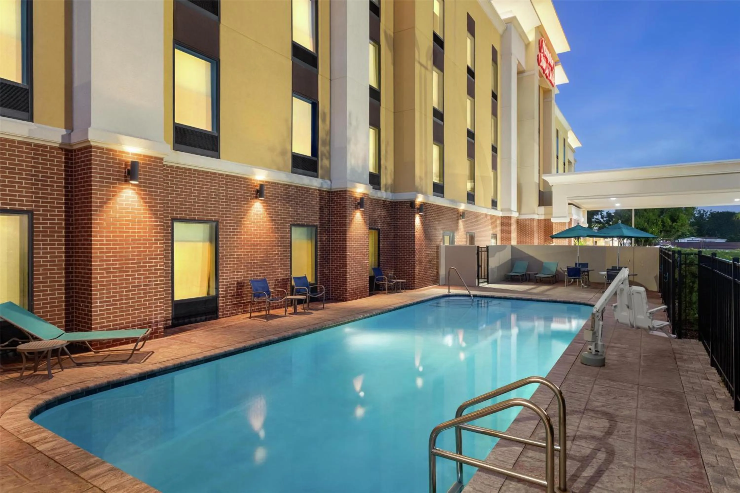 Pool view in Hampton Inn & Suites by Hilton Tampa Busch Gardens Area