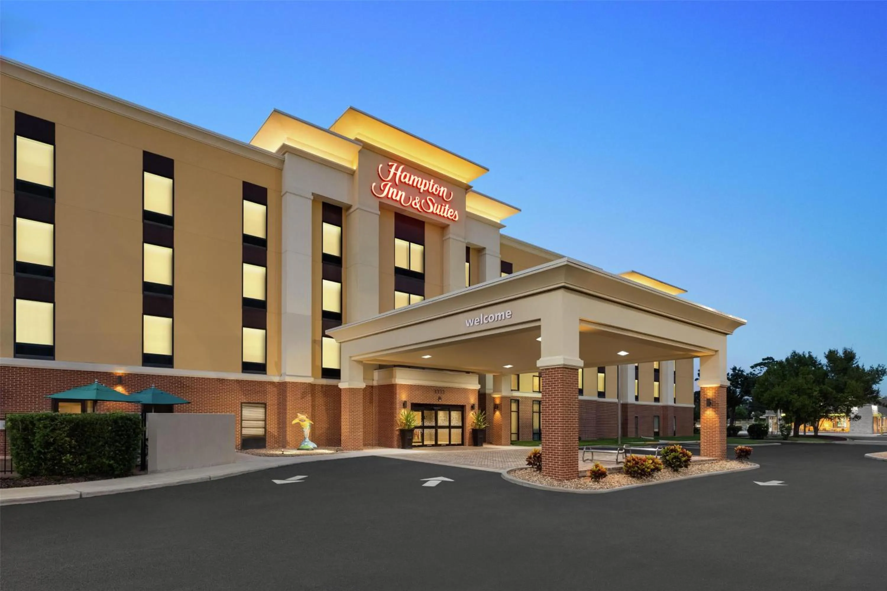 Property building in Hampton Inn & Suites by Hilton Tampa Busch Gardens Area