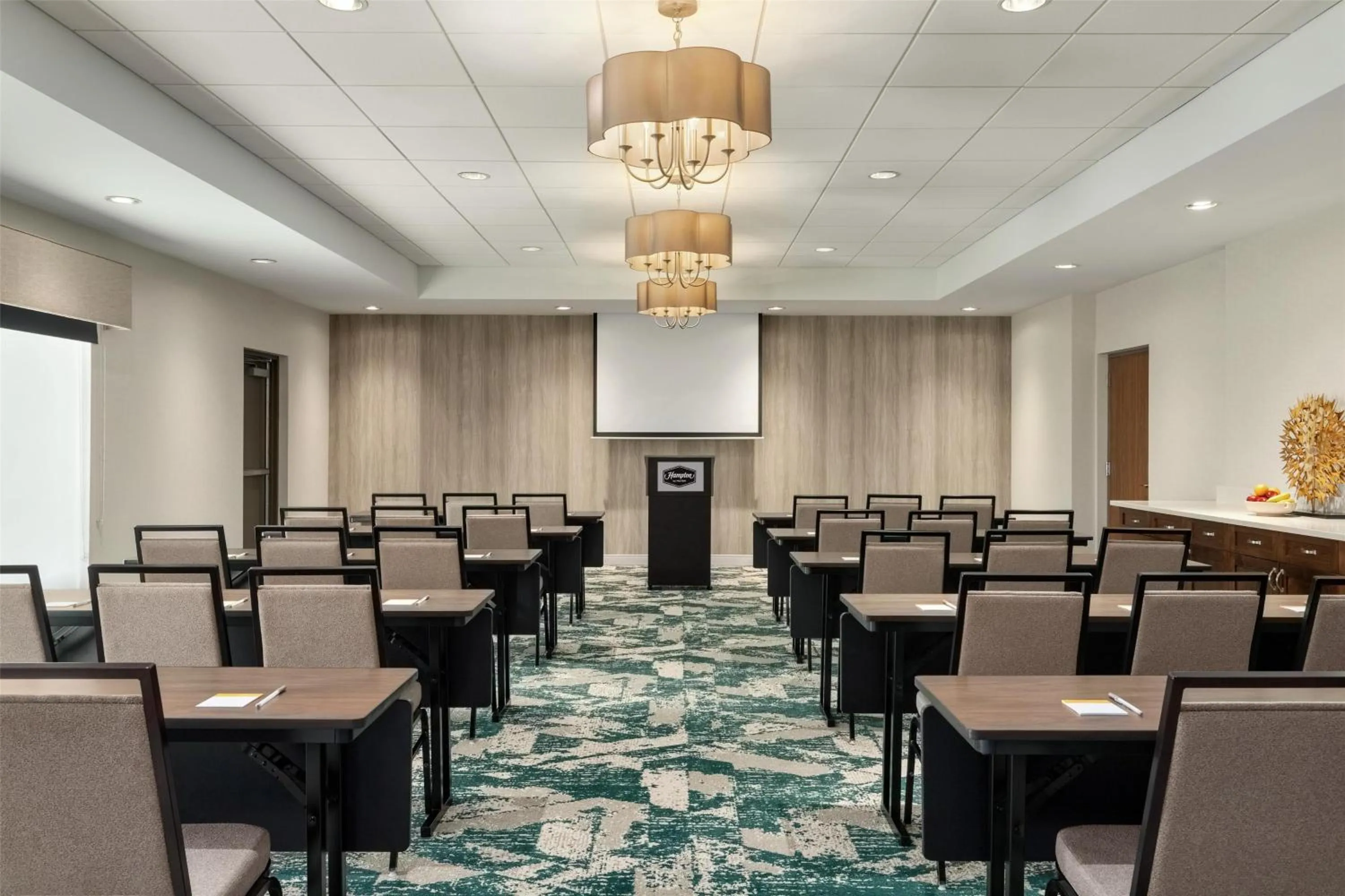 Meeting/conference room in Hampton Inn & Suites by Hilton Tampa Busch Gardens Area