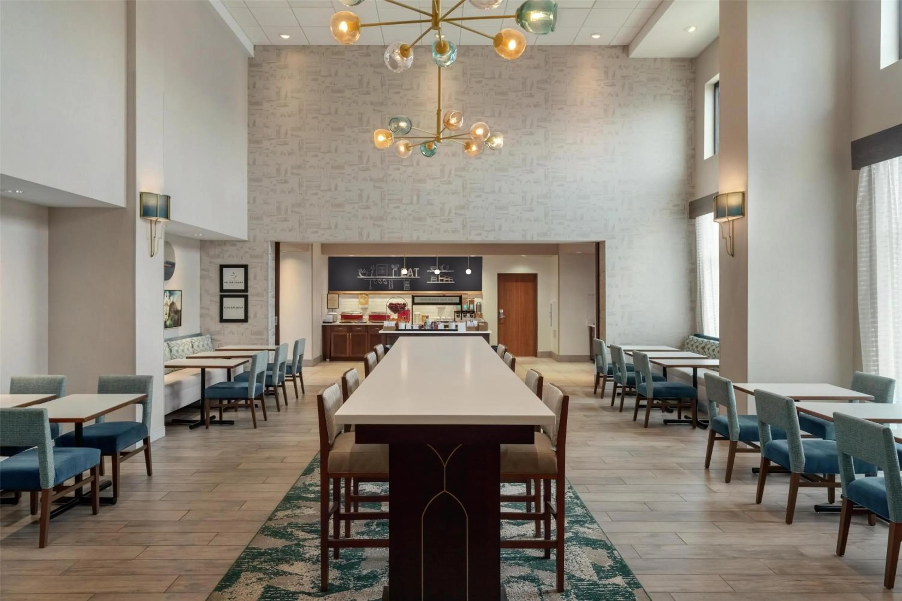 Breakfast in Hampton Inn & Suites by Hilton Tampa Busch Gardens Area