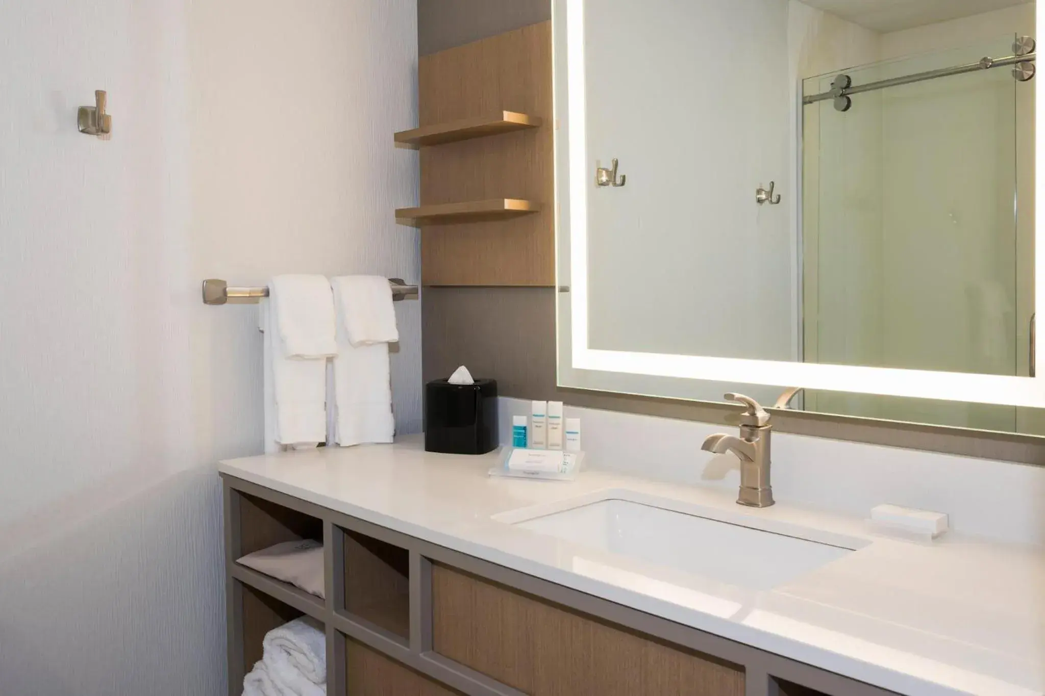 Premium Queen Room with Two Queen Beds in Hilton Garden Inn Grand Rapids East Premium Queen Room with Two Queen Beds in Hilton Garden Inn Grand Rapids East