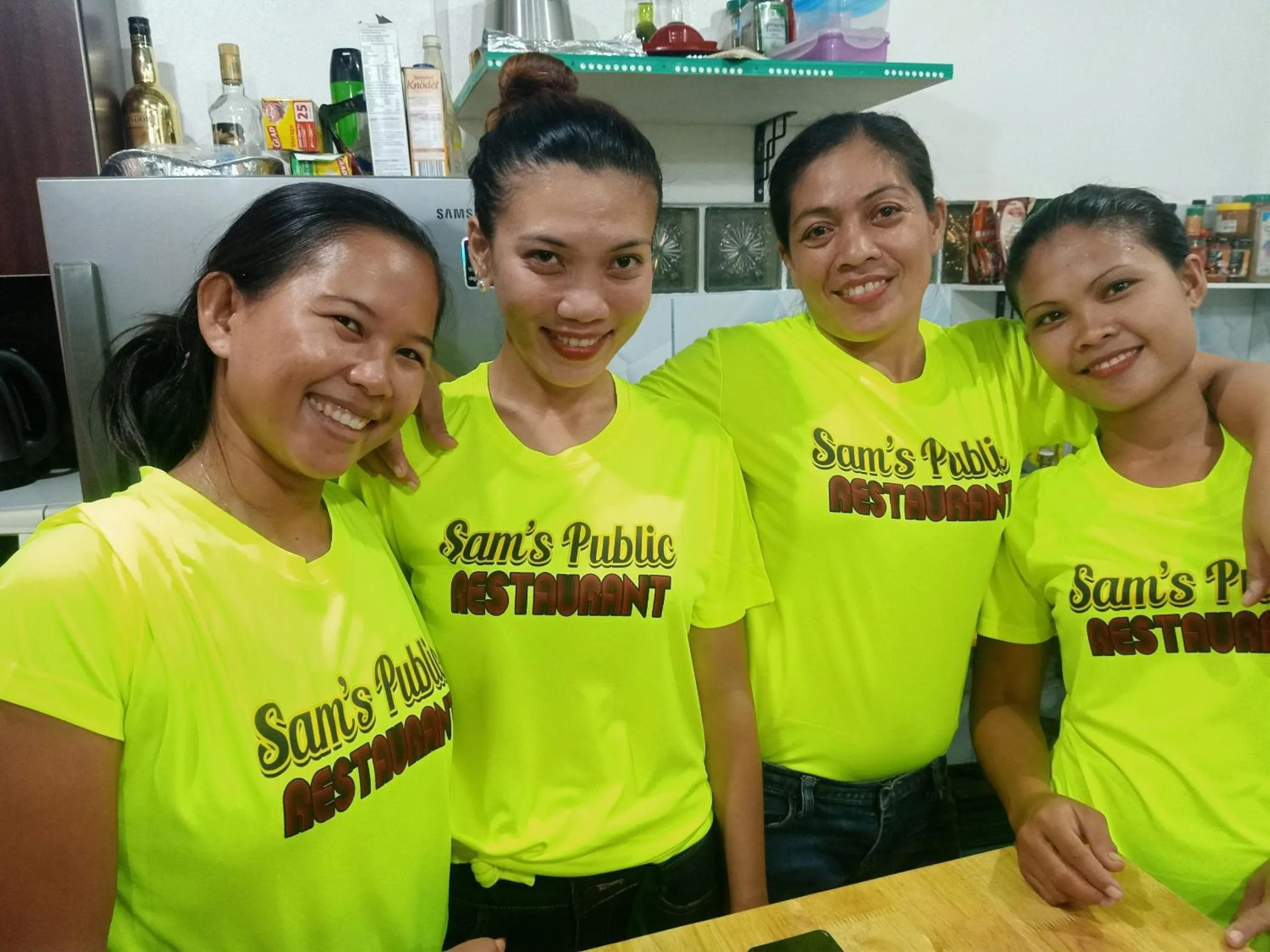 Staff in Moalboal Bamboo Guest House