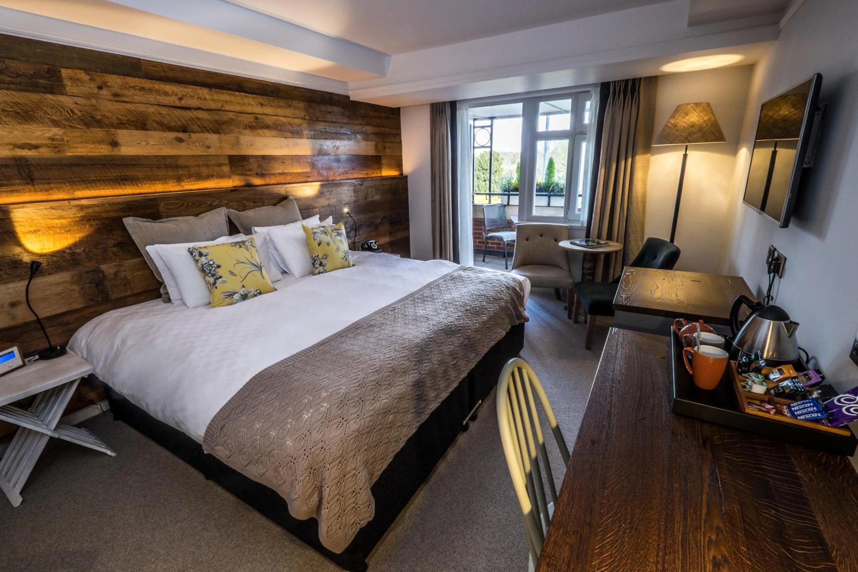 Day, Bed in The Alexander Pope Hotel