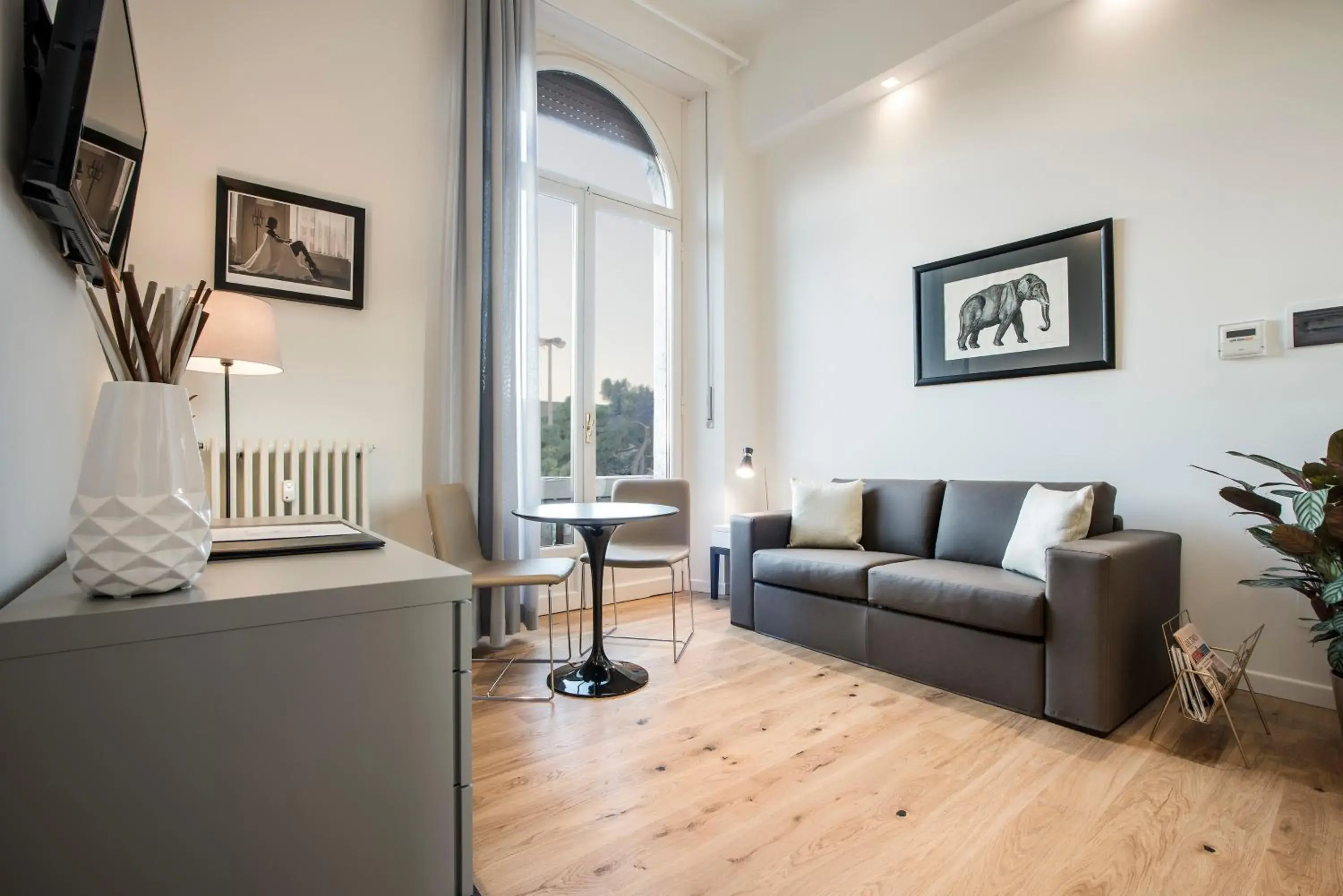 One-Bedroom Apartment in 7Florence One-Bedroom Apartment in 7Florence